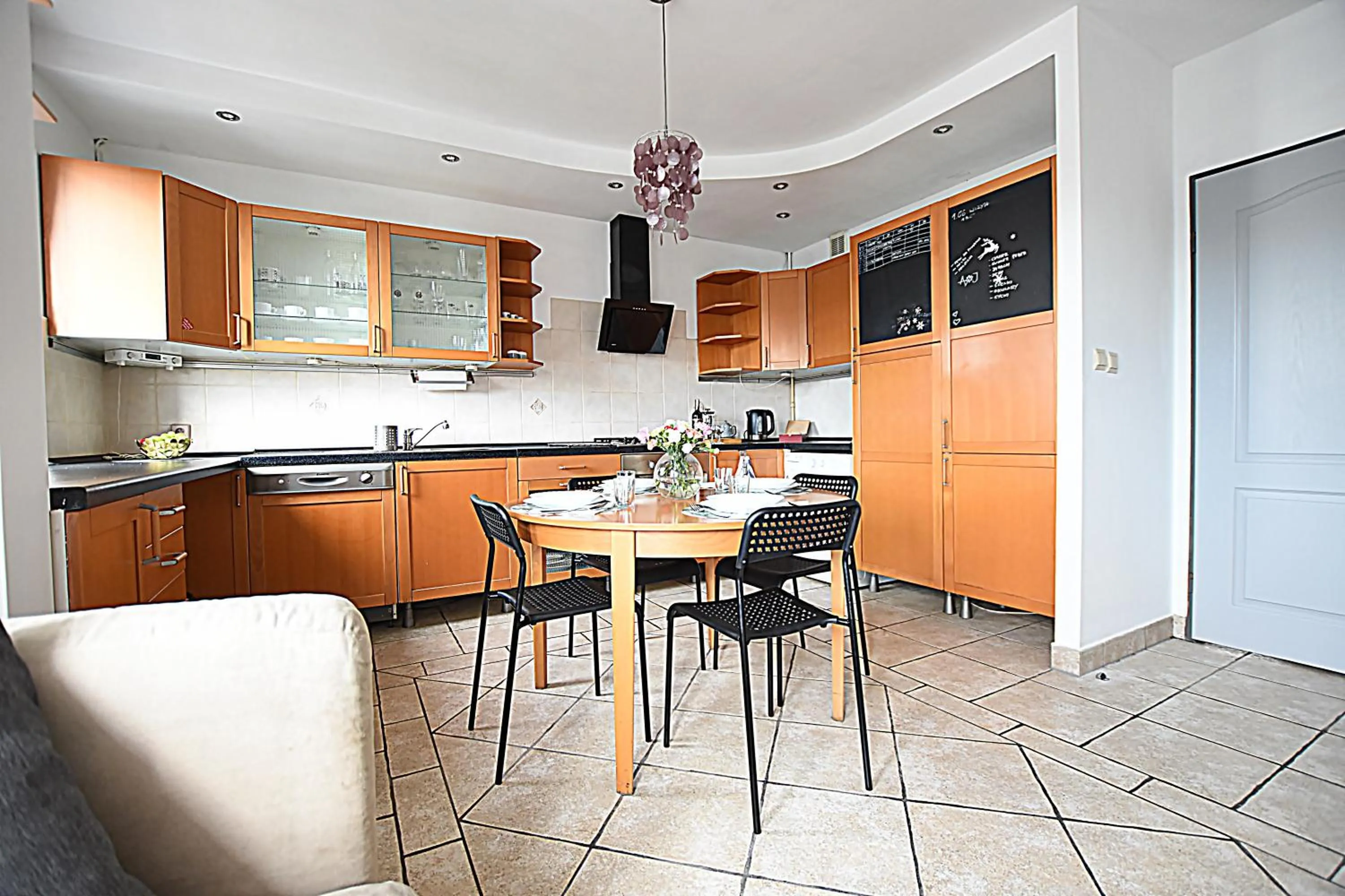 Communal lounge/ TV room in Mhost Bronowice