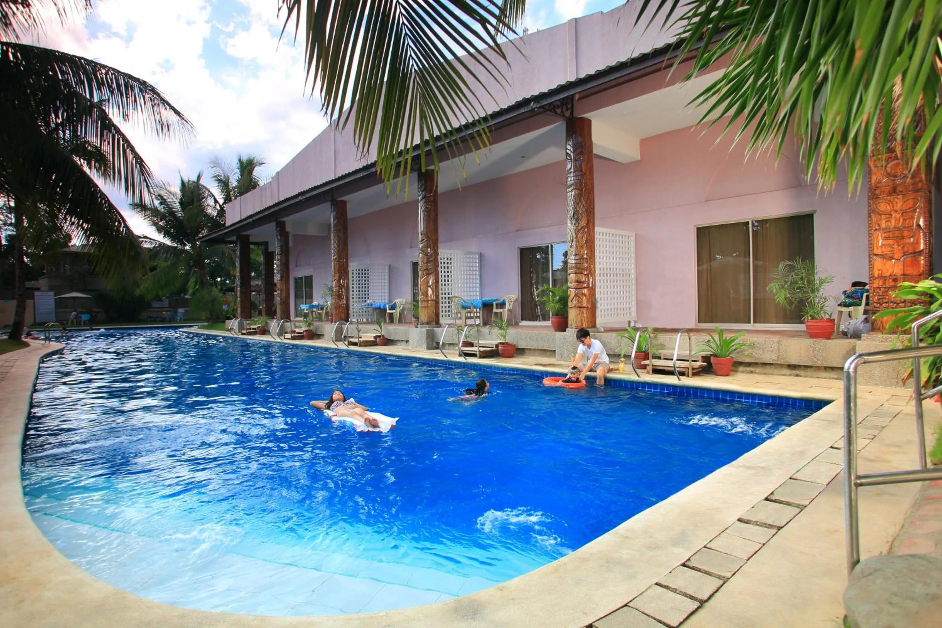 Swimming pool in Wild Orchid Beach Resort