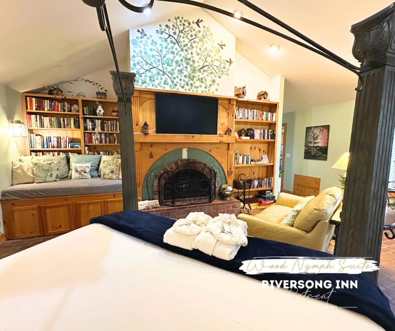 Bed in Riversong Inn Retreat