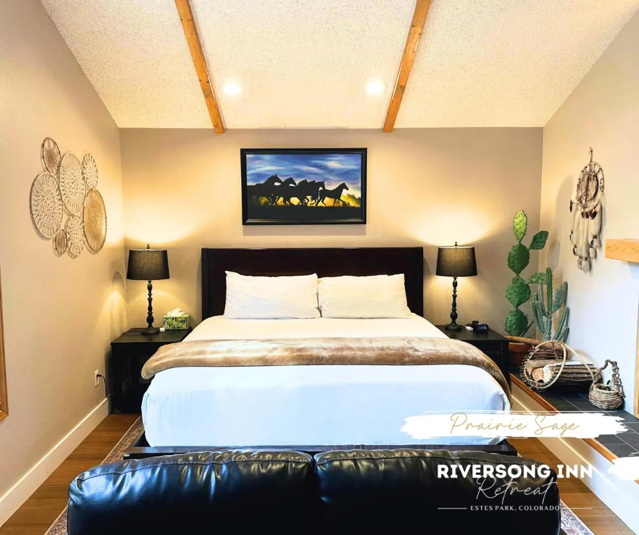 Bed in Riversong Inn Retreat