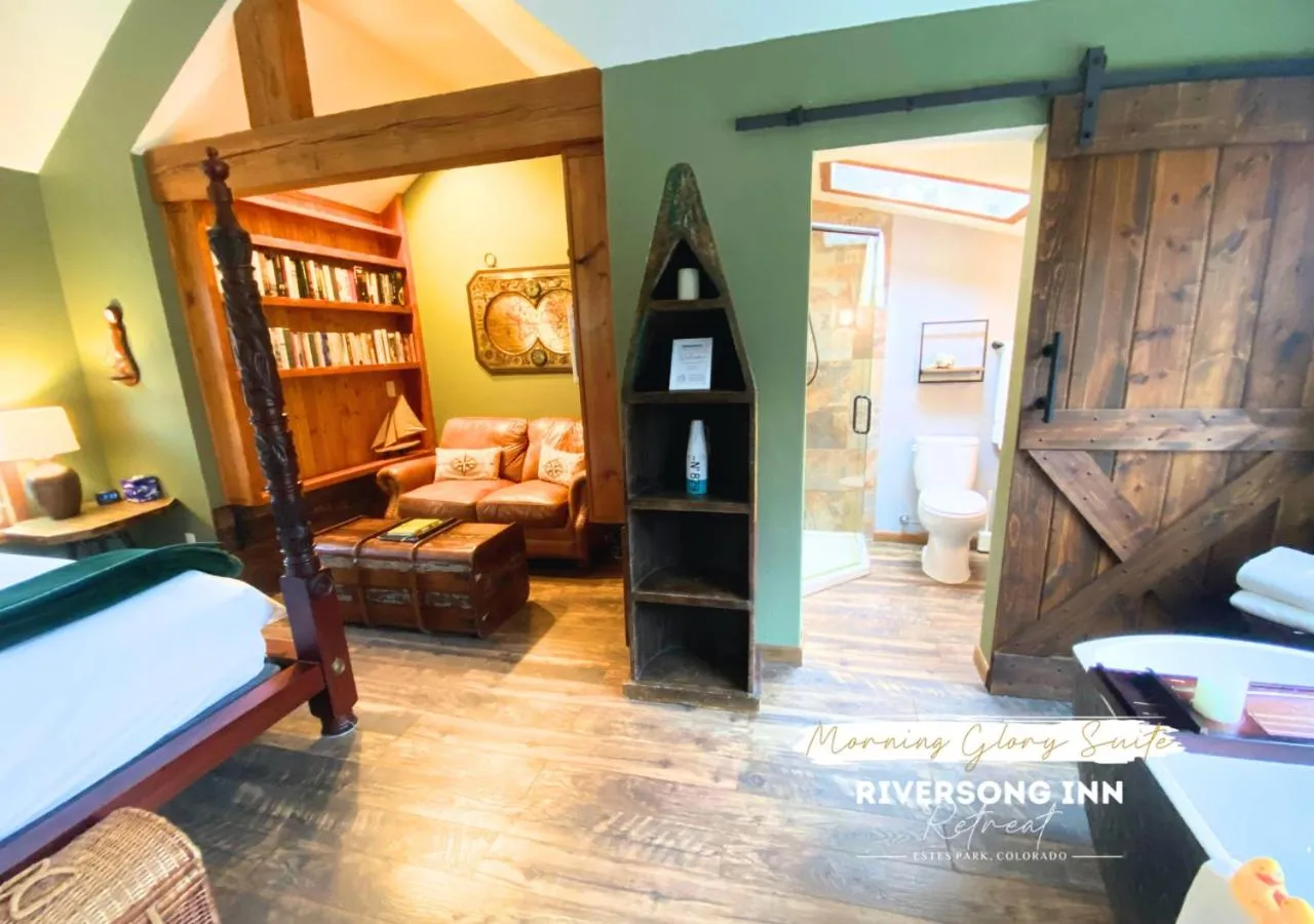 Bed in Riversong Inn Retreat