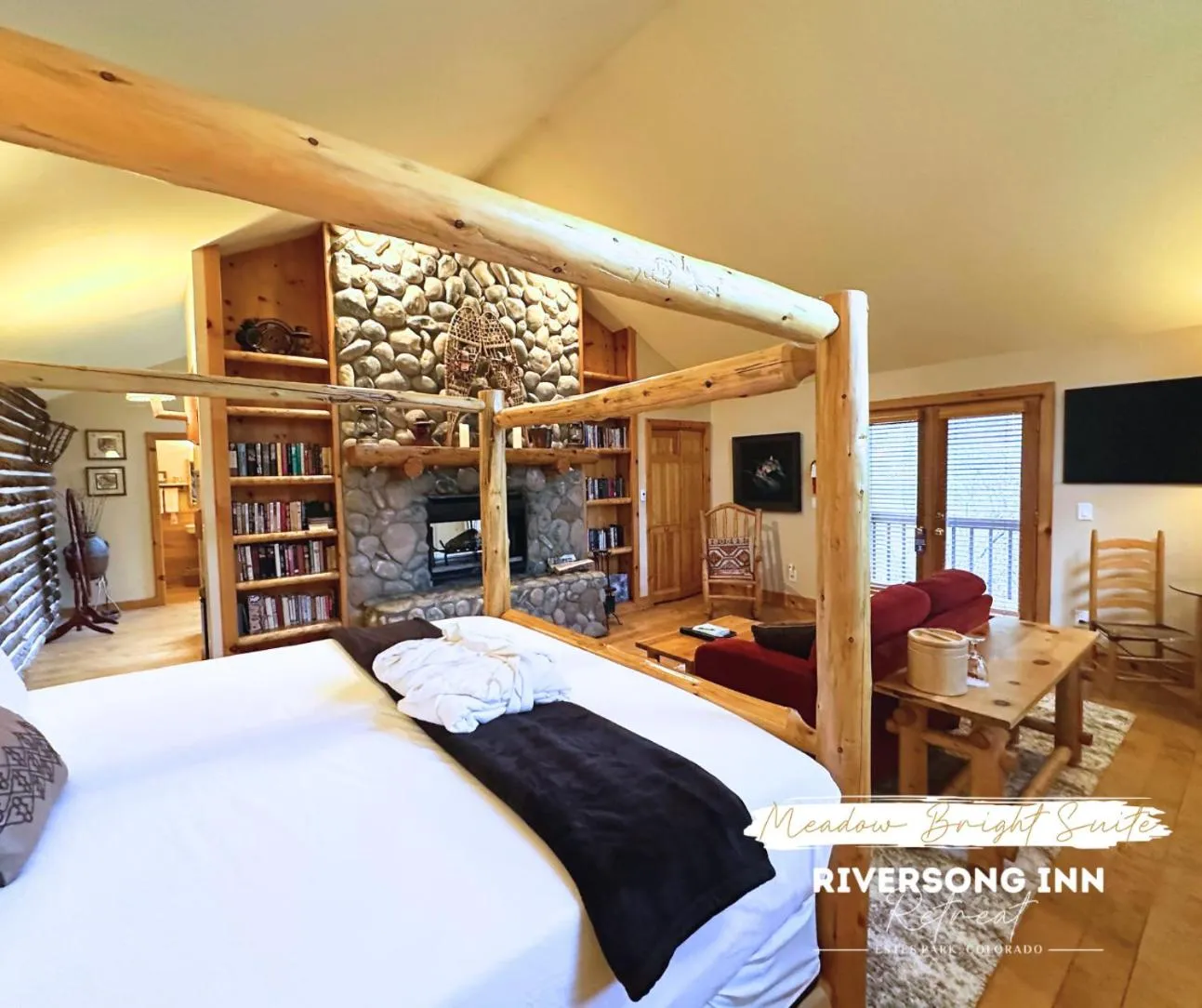 Bed in Riversong Inn Retreat