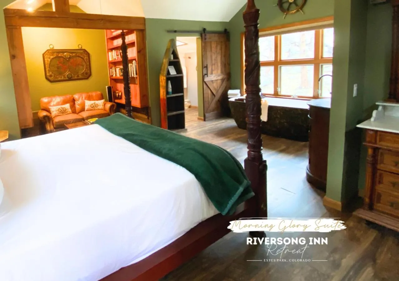 Bed in Riversong Inn Retreat