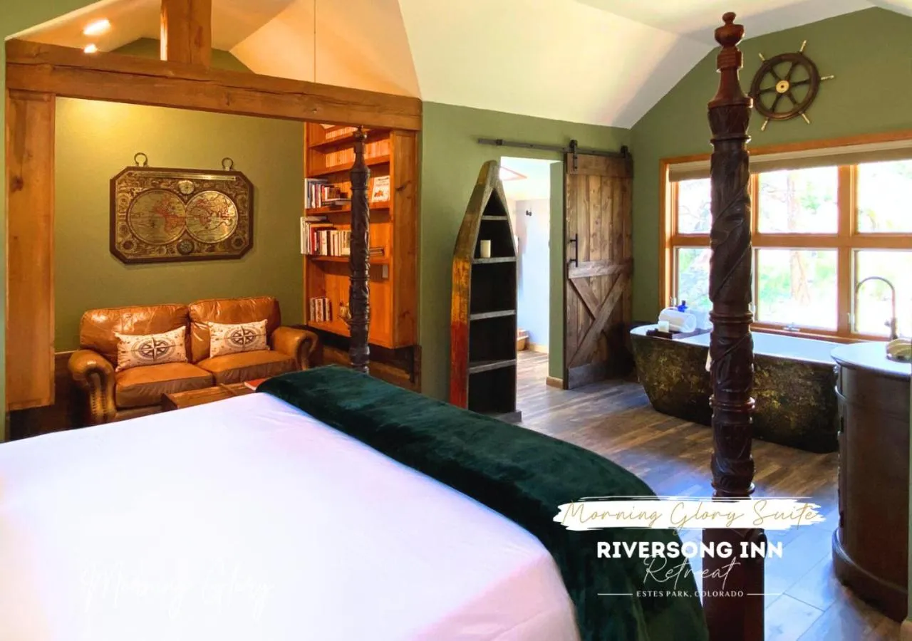 Bed in Riversong Inn Retreat