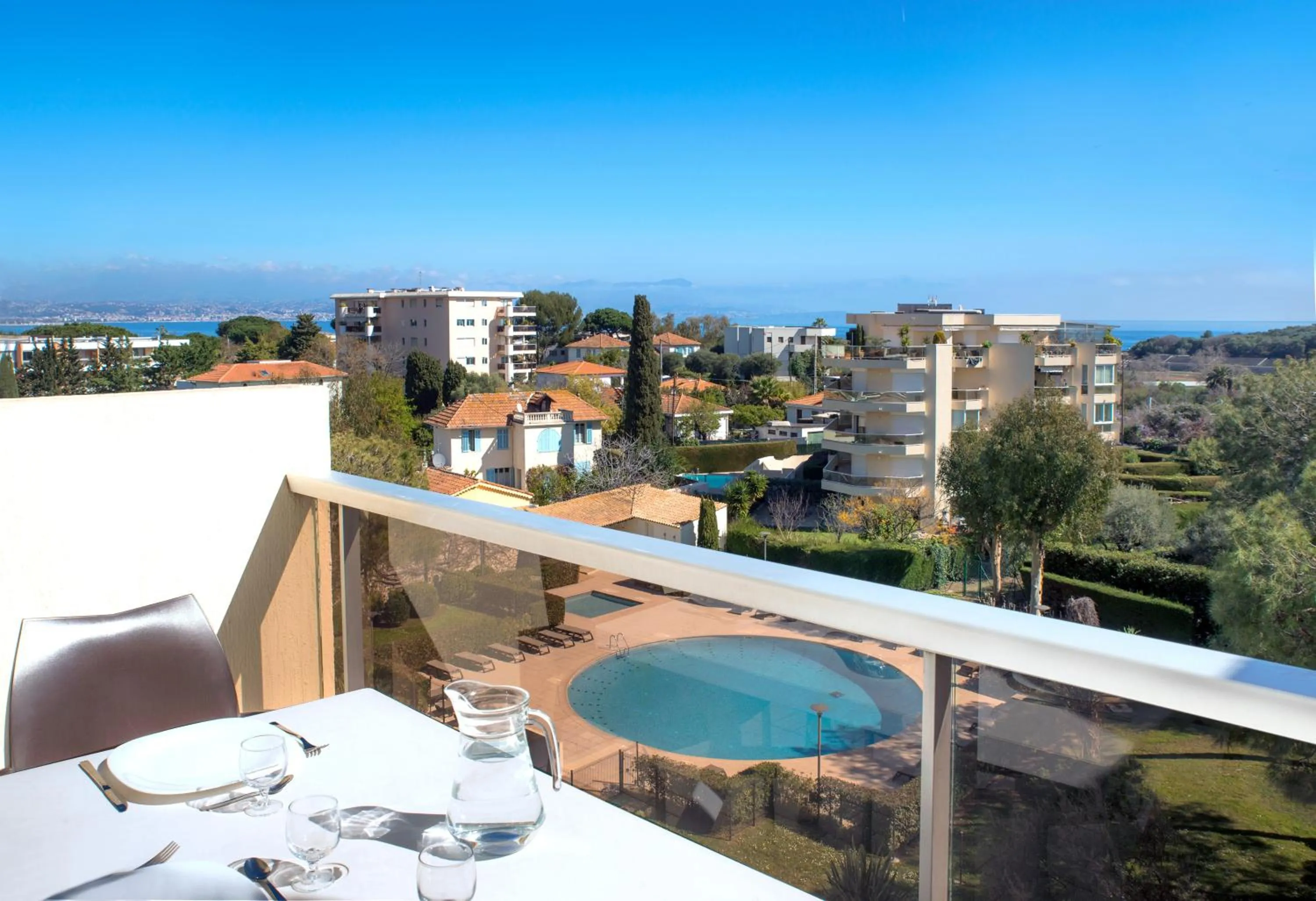 Sea view in Residence Residéal Antibes