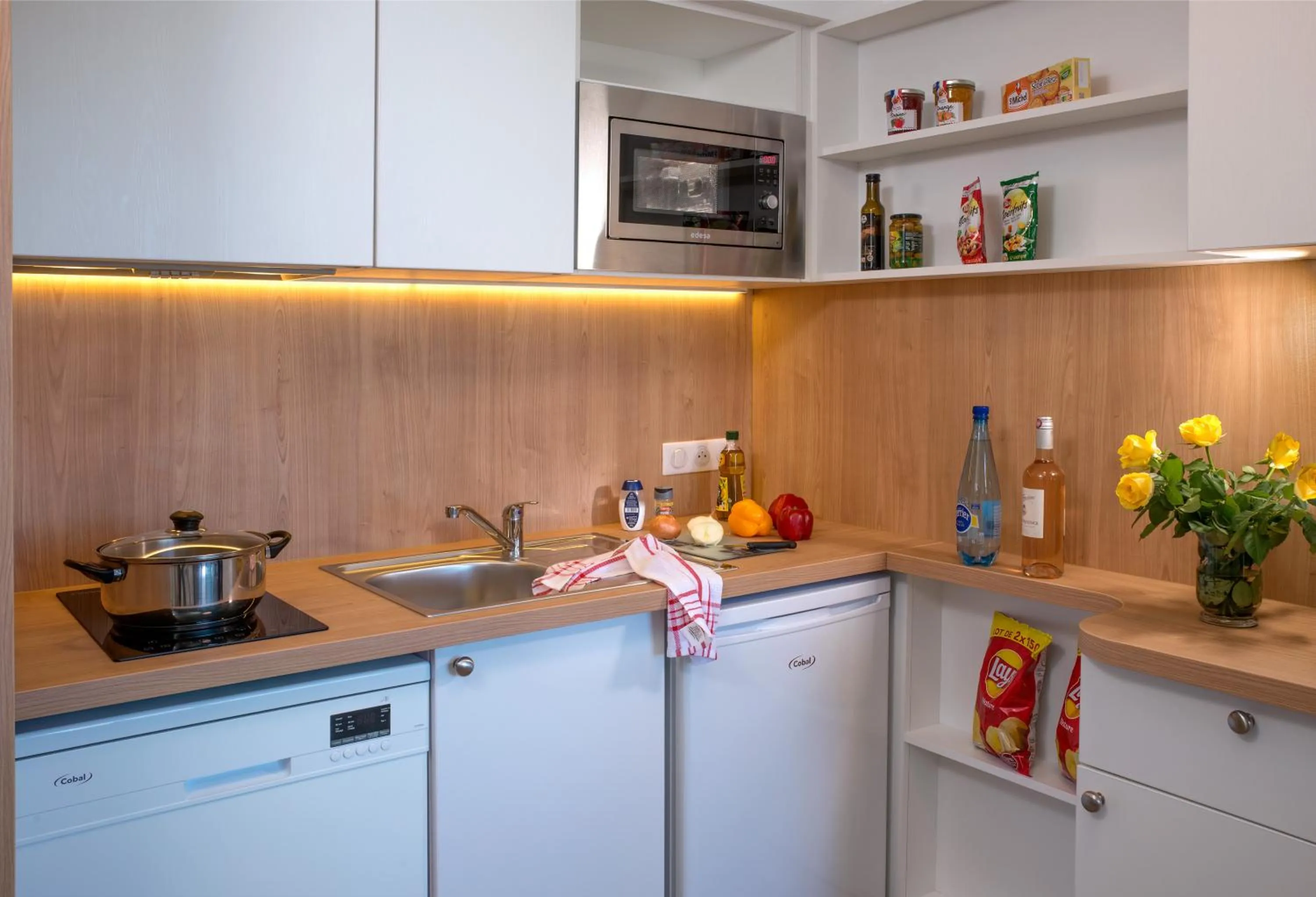 Kitchen or kitchenette in Residence Residéal Antibes