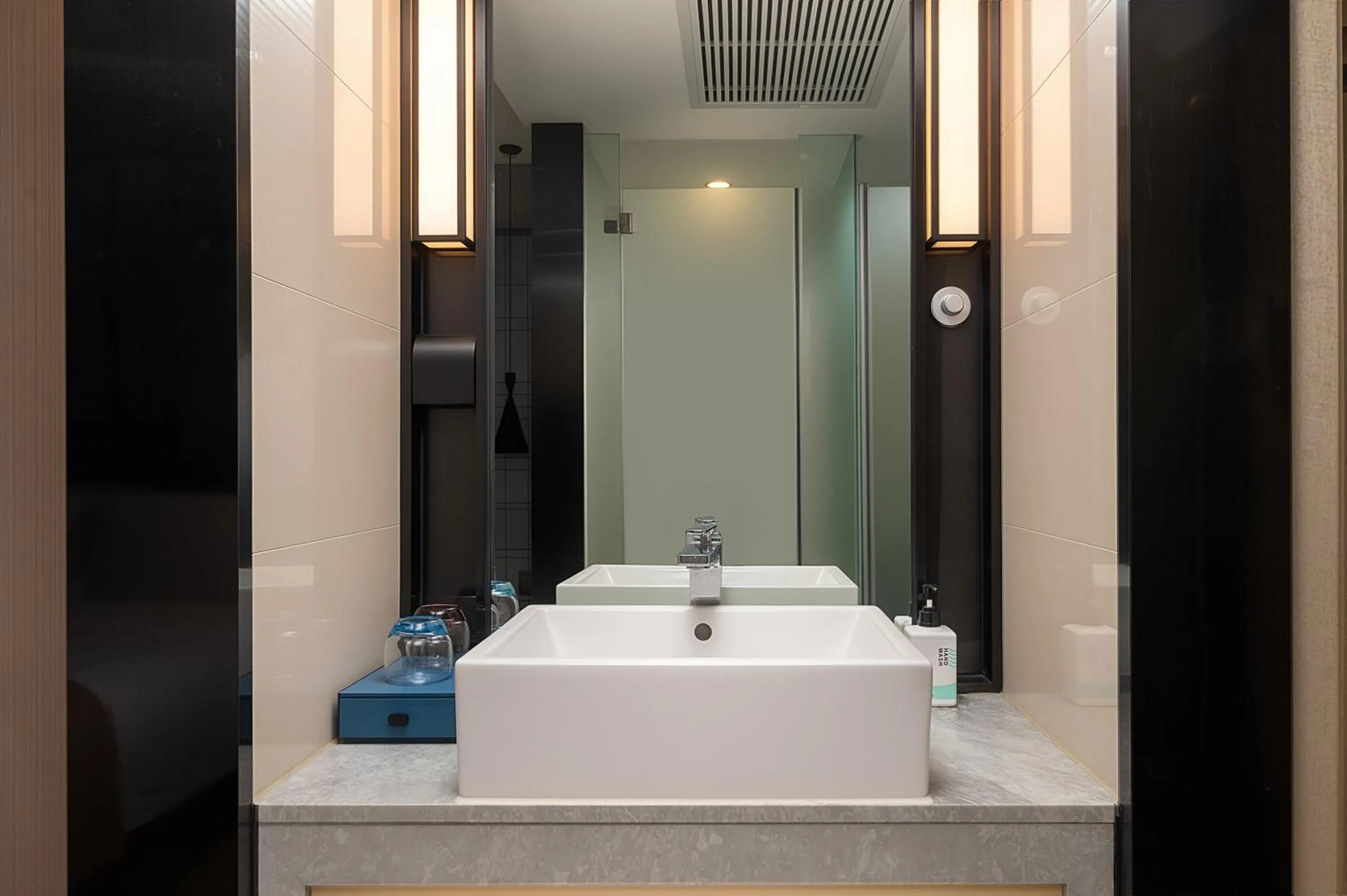 Shower in Echarm Hotel Chengdu Chunxi Road IFS Center