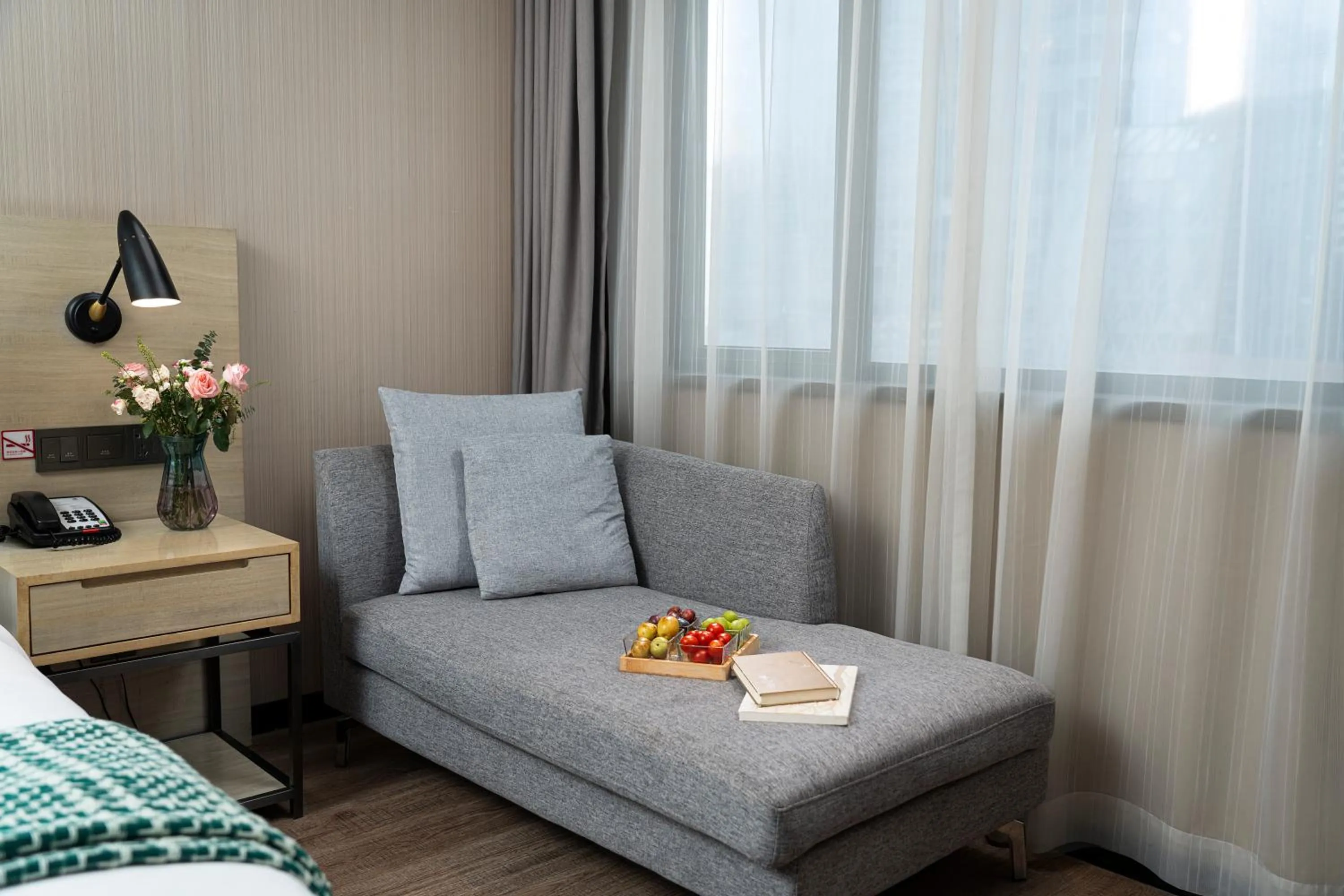 Seating area, Bed in Echarm Hotel Chengdu Chunxi Road IFS Center