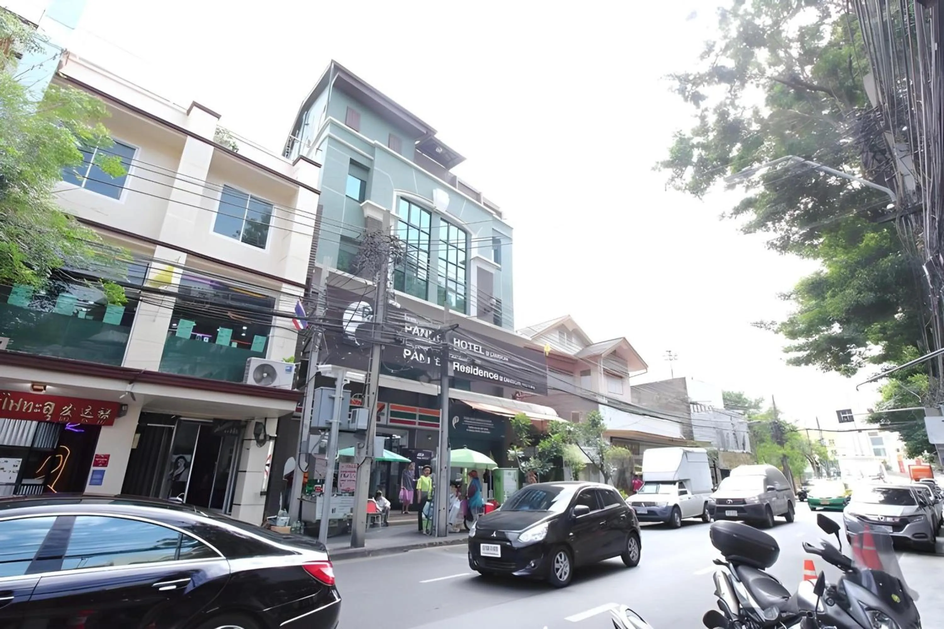 Property building in Super OYO 483 Pannee Hotel Khaosan