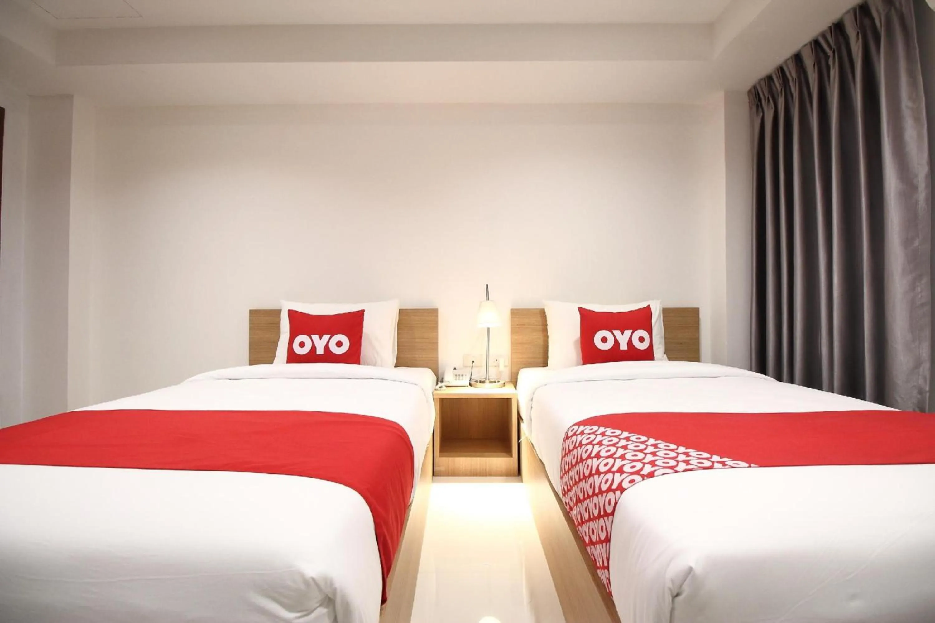 Photo of the whole room, Bed in Super OYO 483 Pannee Hotel Khaosan