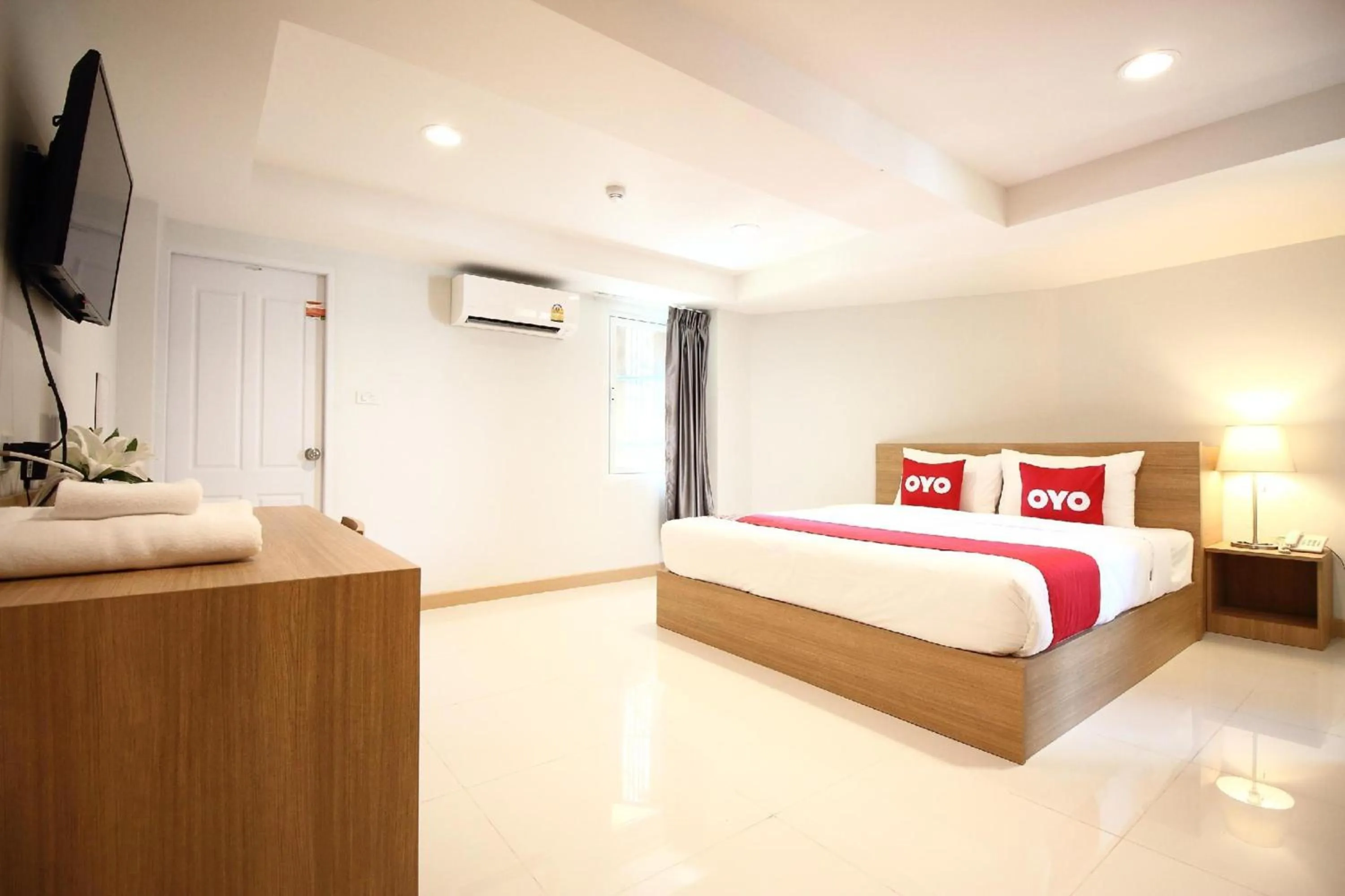 View (from property/room), Bed in Super OYO 483 Pannee Hotel Khaosan
