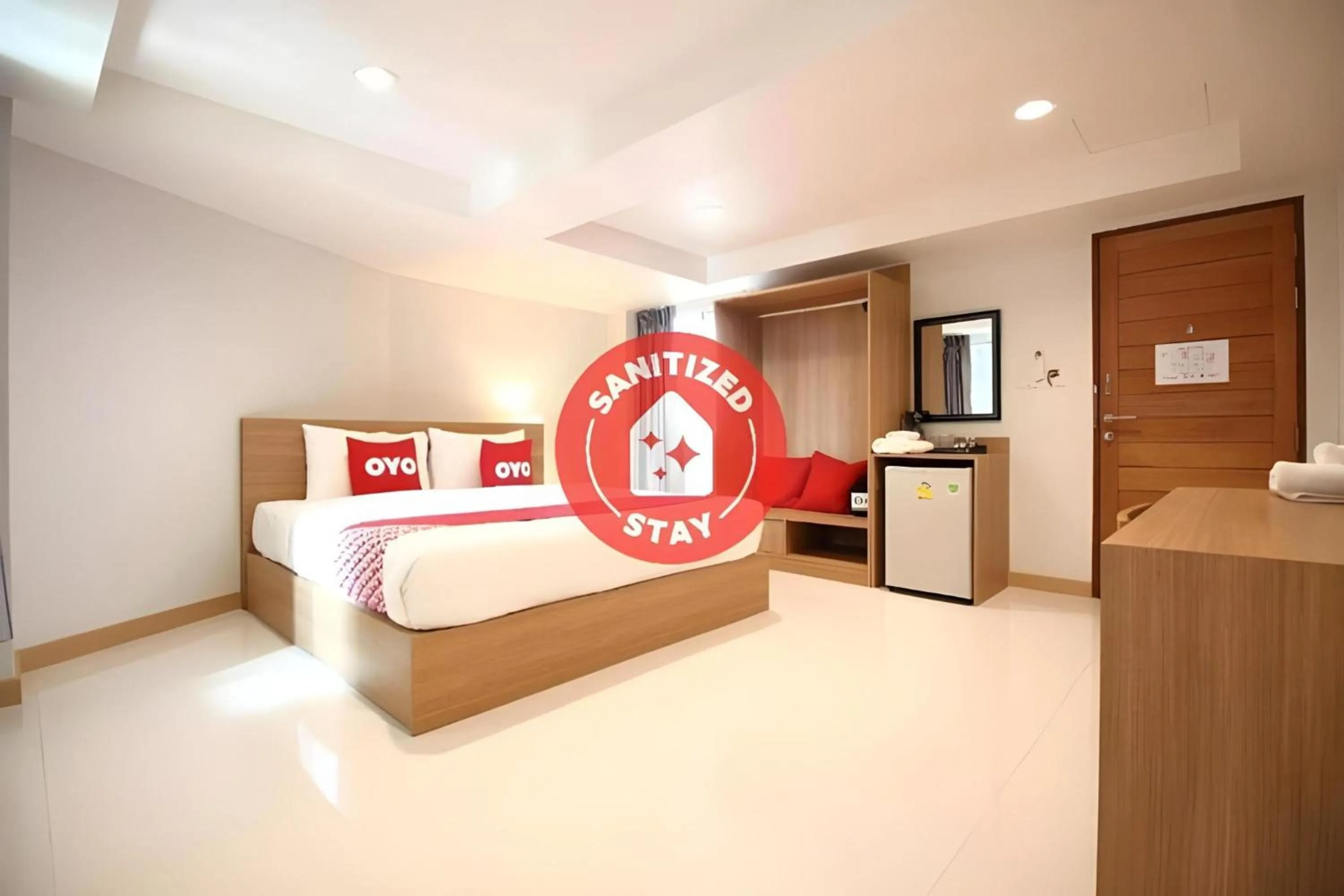 Photo of the whole room, Bed in Super OYO 483 Pannee Hotel Khaosan