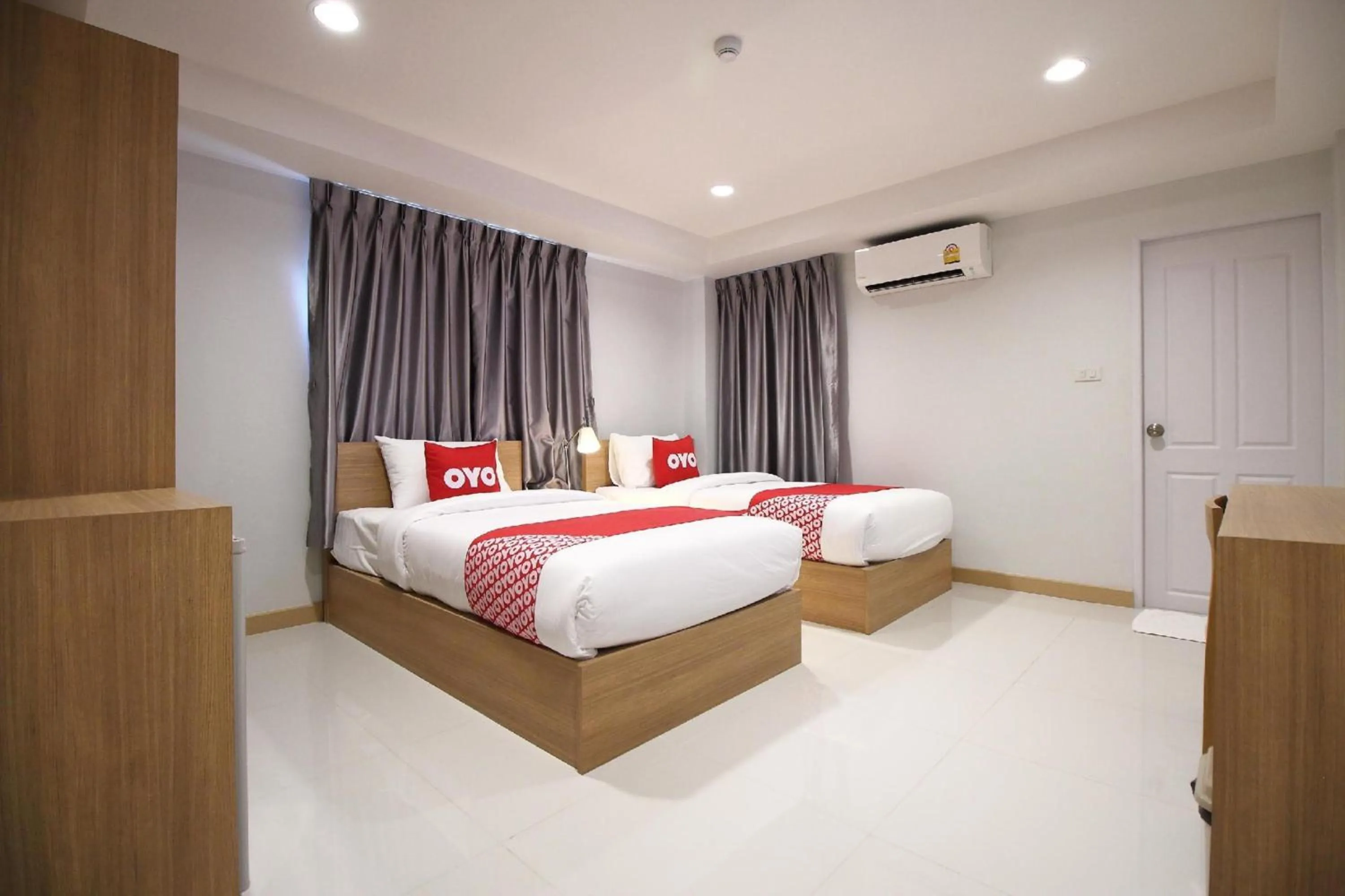 View (from property/room), Bed in Super OYO 483 Pannee Hotel Khaosan