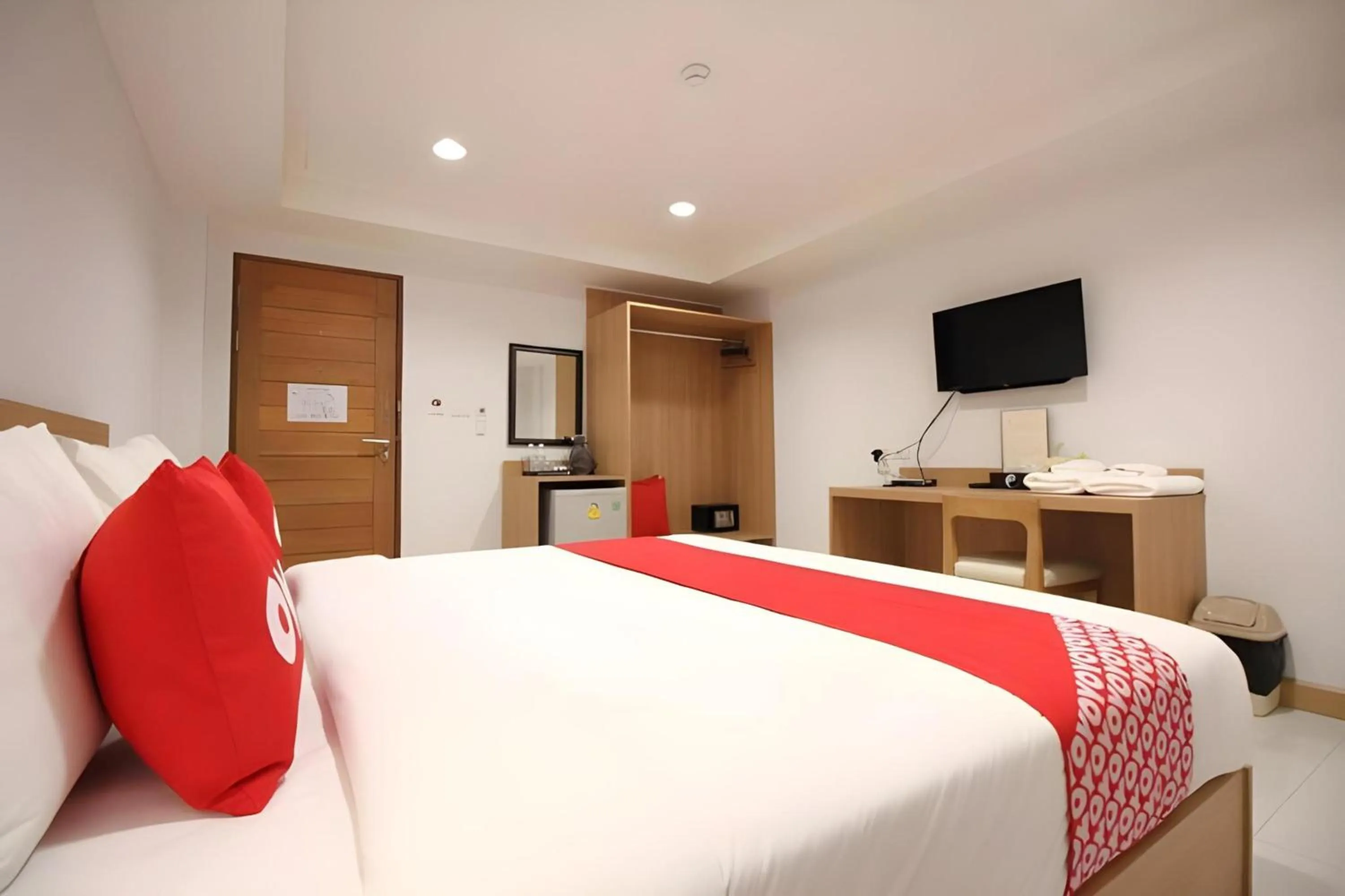 Bedroom, Bed in Super OYO 483 Pannee Hotel Khaosan