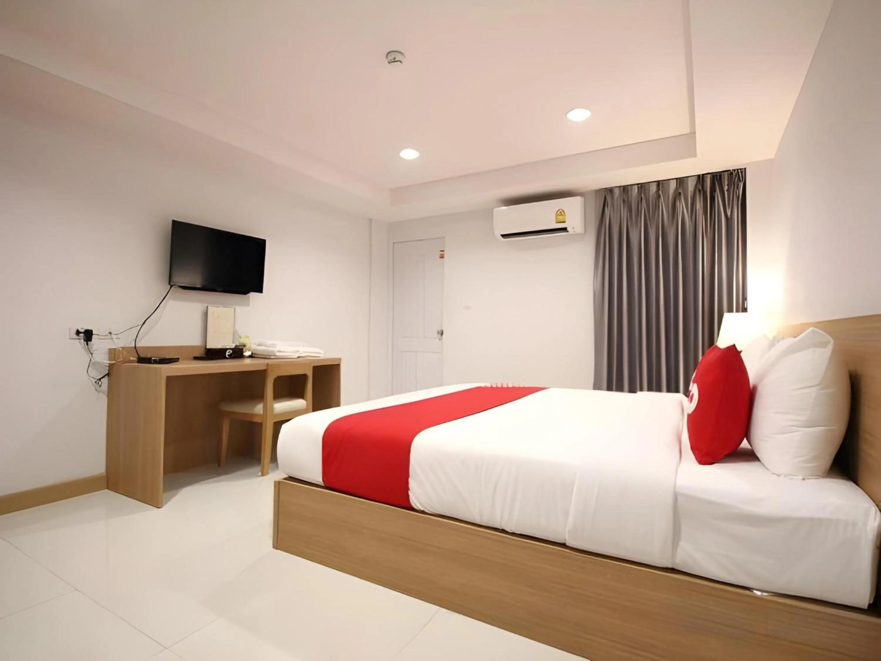 Bedroom, Bed in Super OYO 483 Pannee Hotel Khaosan