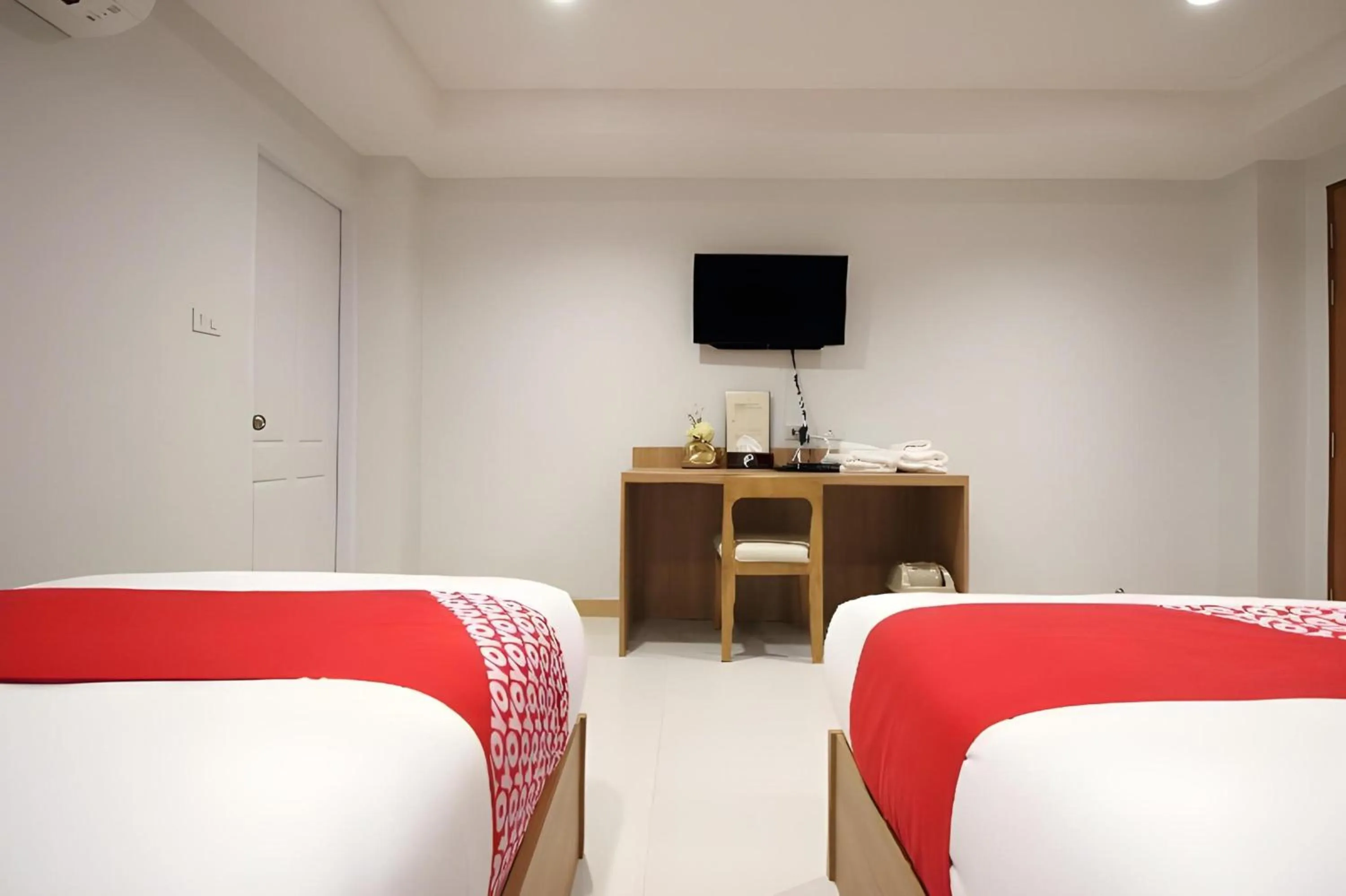 Bedroom, Bed in Super OYO 483 Pannee Hotel Khaosan