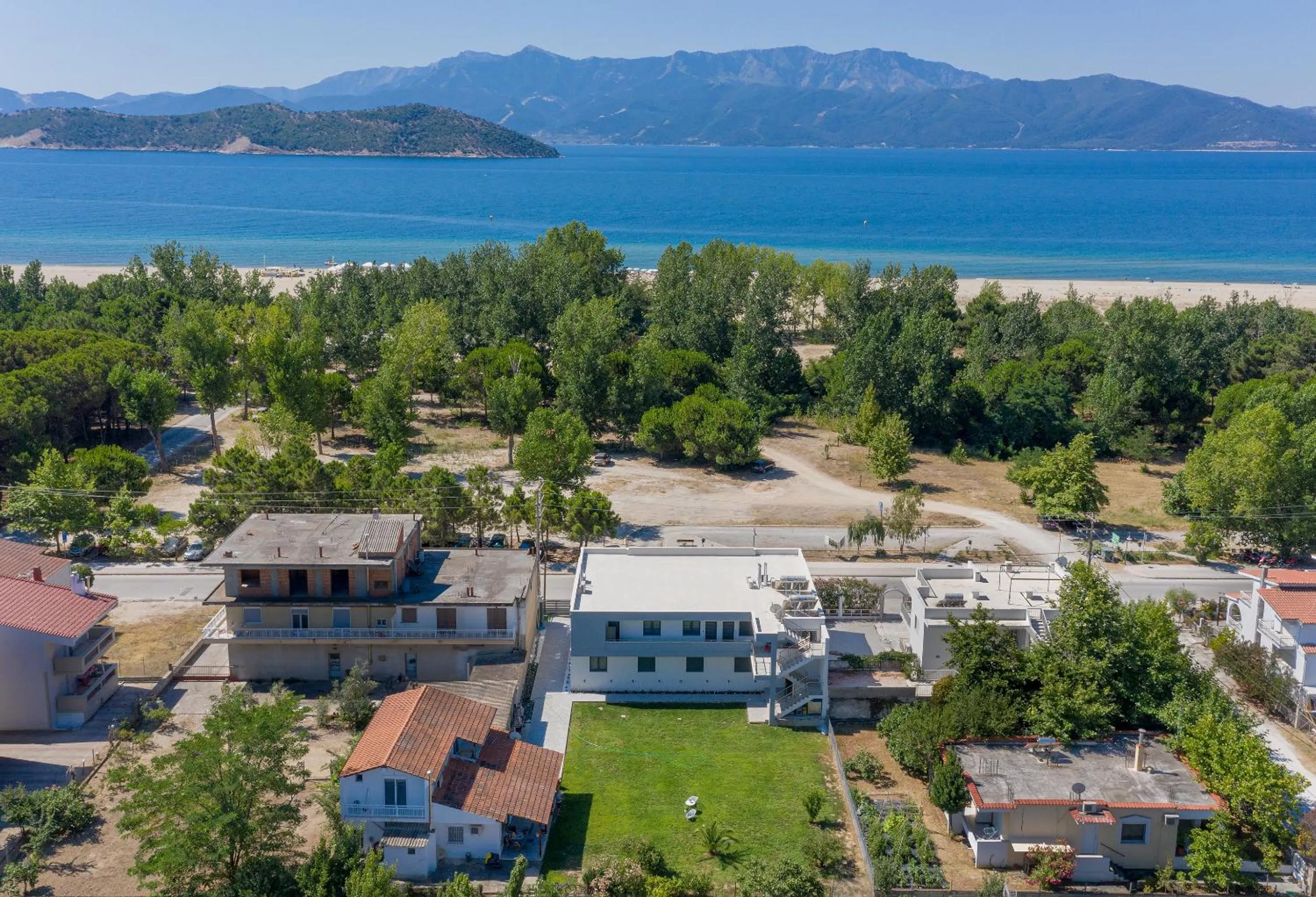 Facade/entrance in BISALTAE SEASIDE SUITES