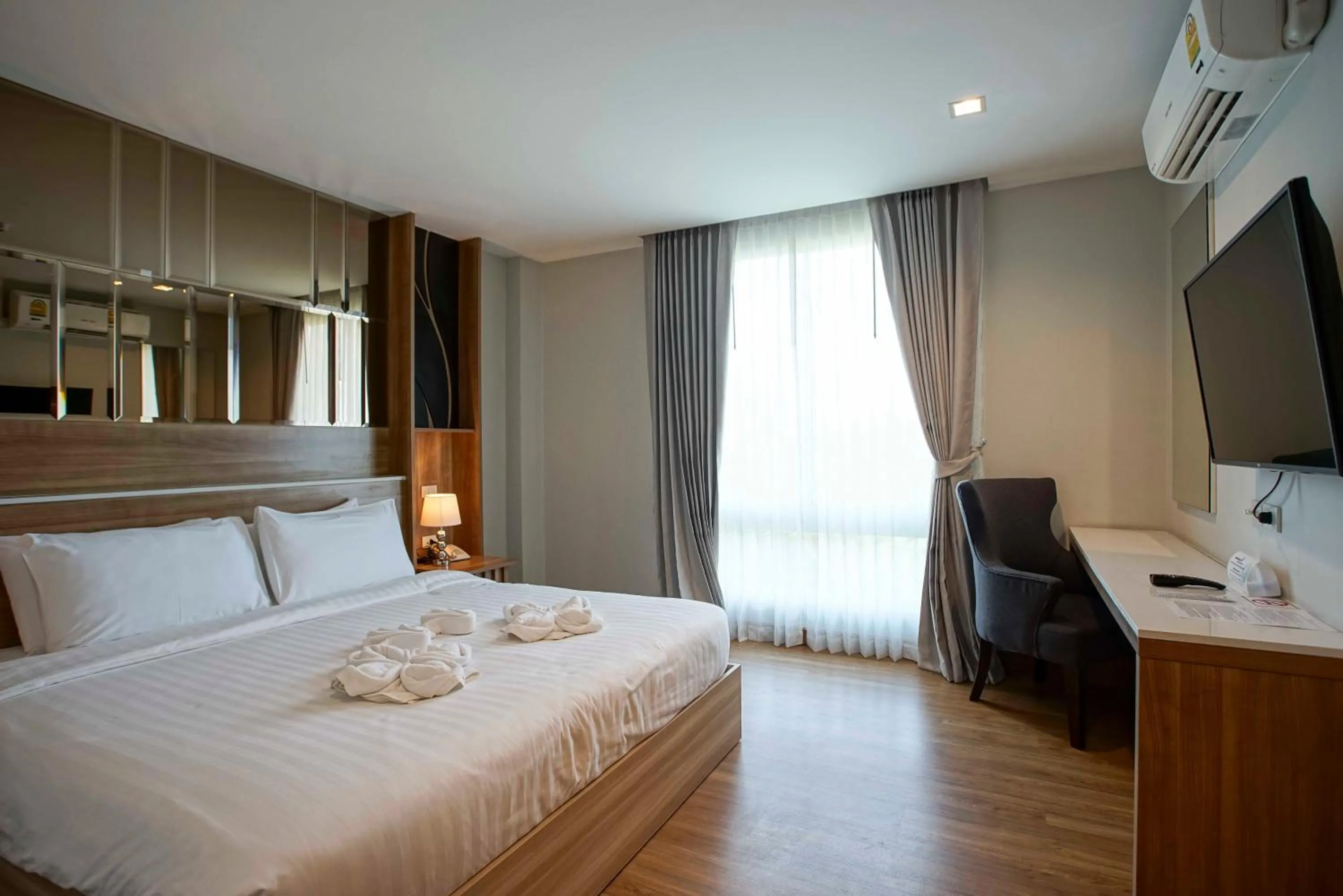 Photo of the whole room, Bed in Nantra Chiangmai Riverfront Hotel