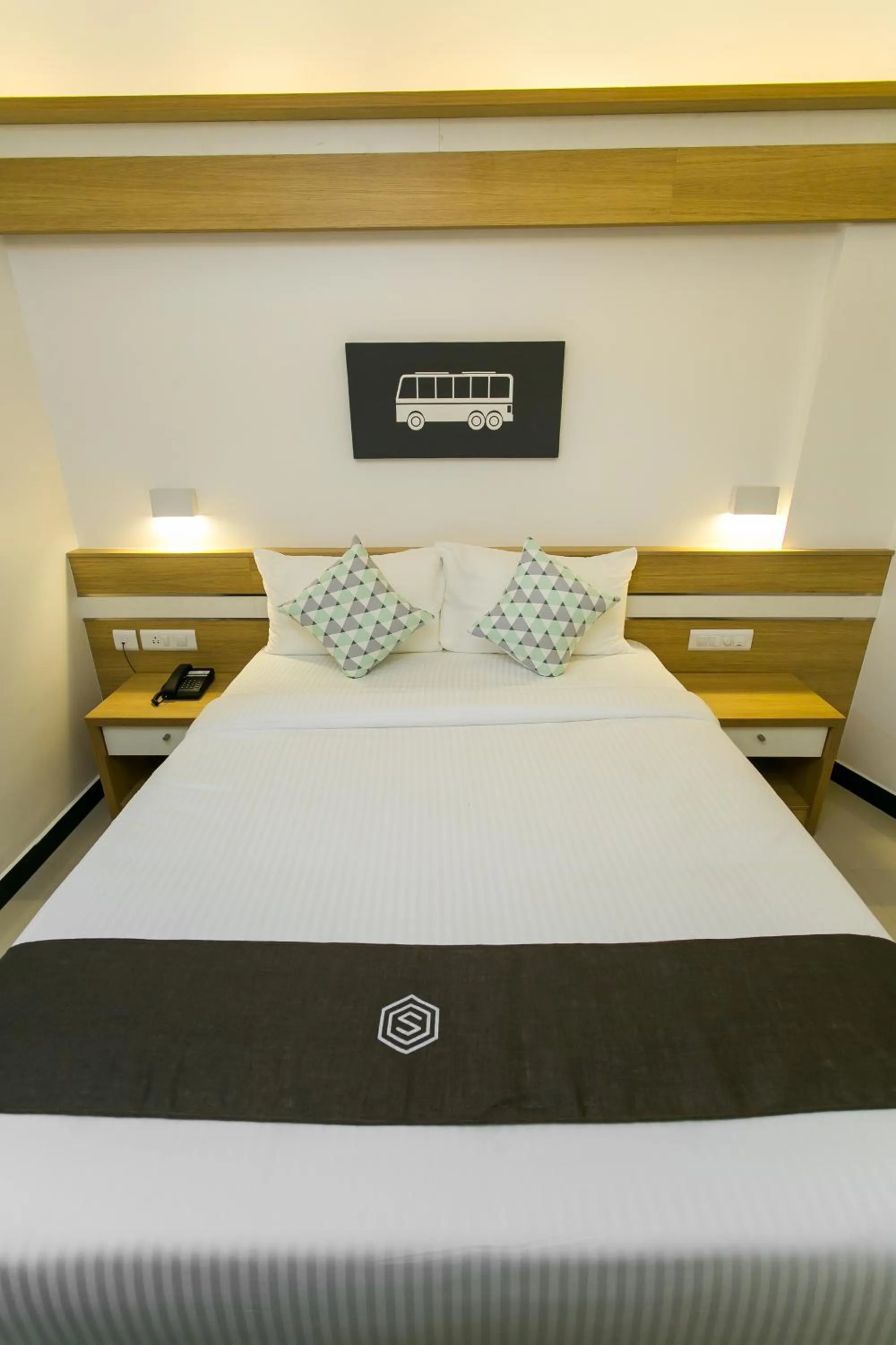 Photo of the whole room, Bed in Sapphire Club Metro