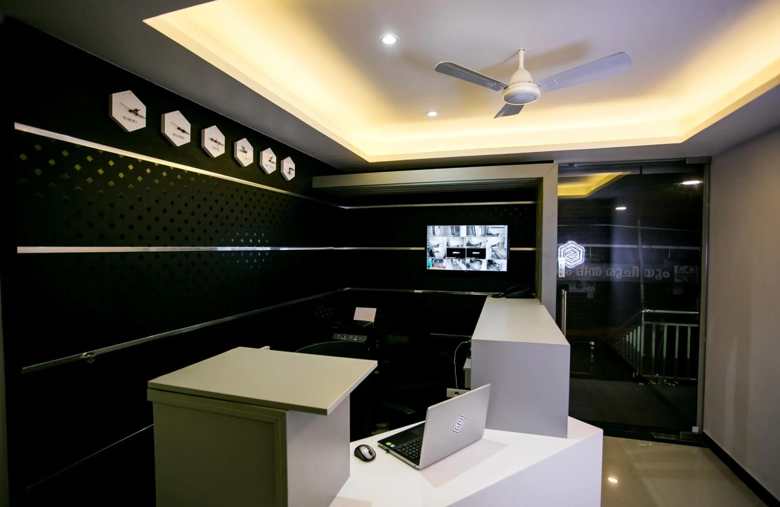 Facade/entrance in Sapphire Club Metro