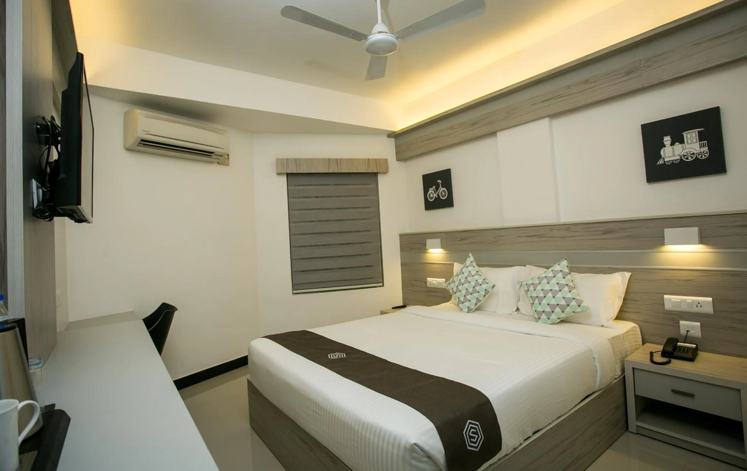 Bed in Sapphire Club Metro