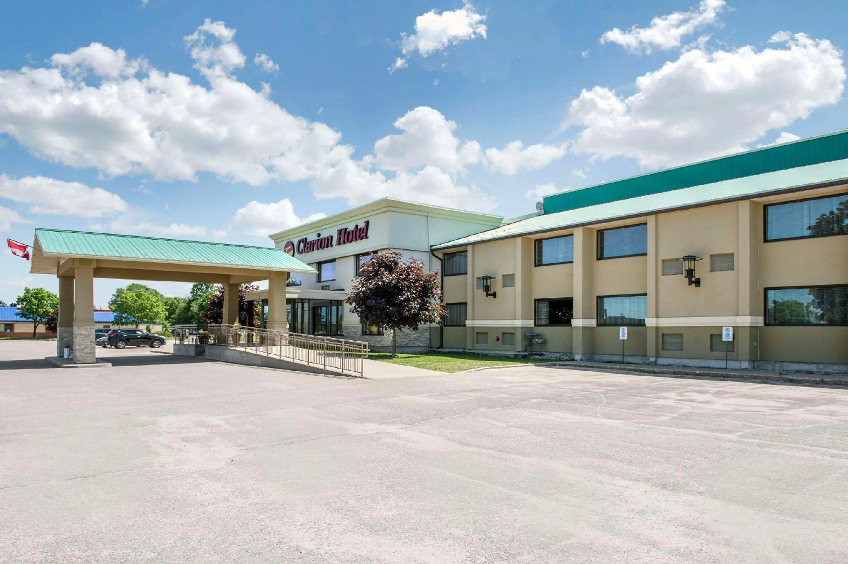 Property building in Clarion Hotel & Conference Centre Pembroke