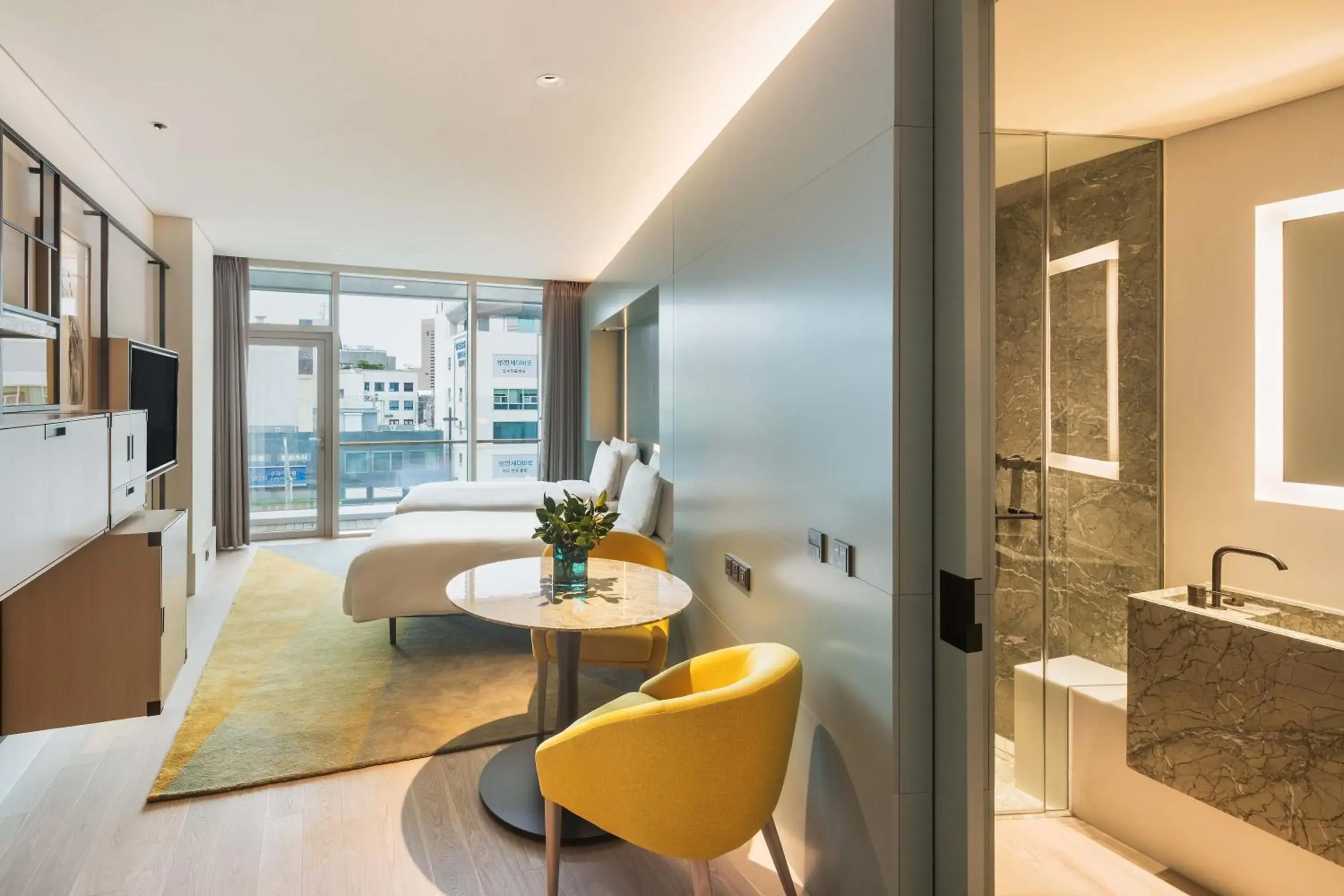 Twin Room with Balcony in Andaz Seoul Gangnam, By Hyatt Twin Room with Balcony in Andaz Seoul Gangnam, By Hyatt