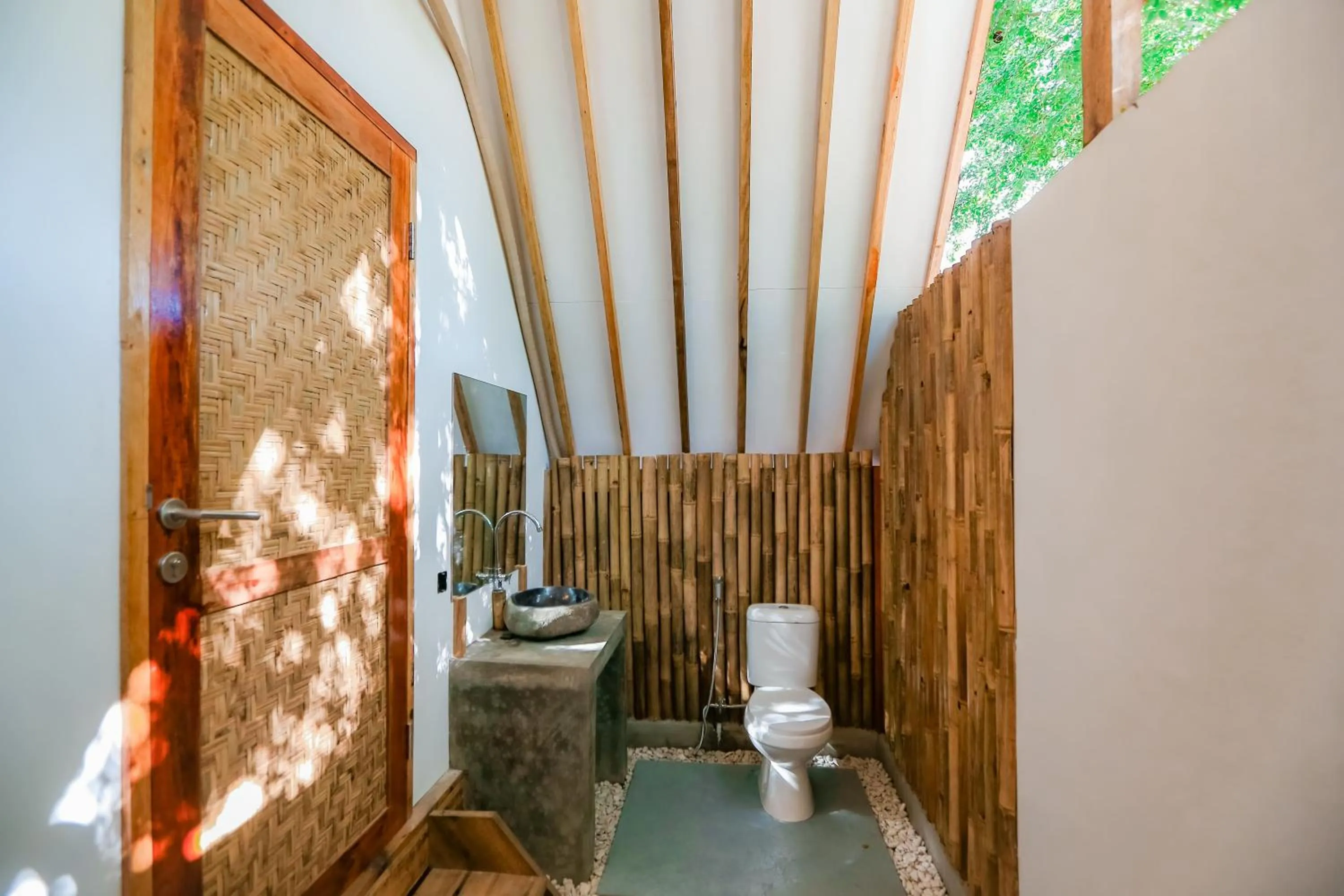 Toilet in Mad Monkey Gili Trawangan