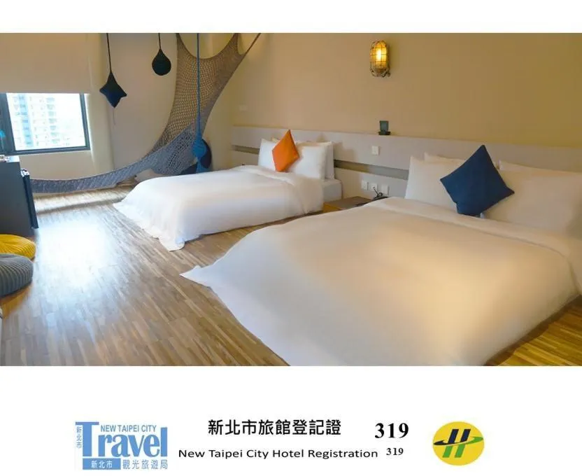 Bed in Thinker Hotel