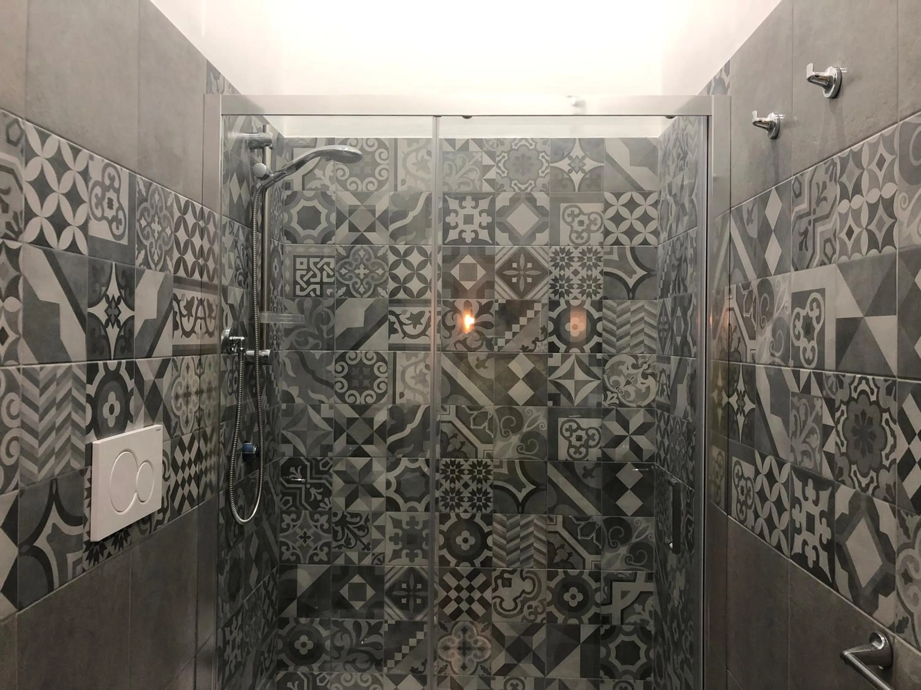Shower in B&B Meliora Rooms