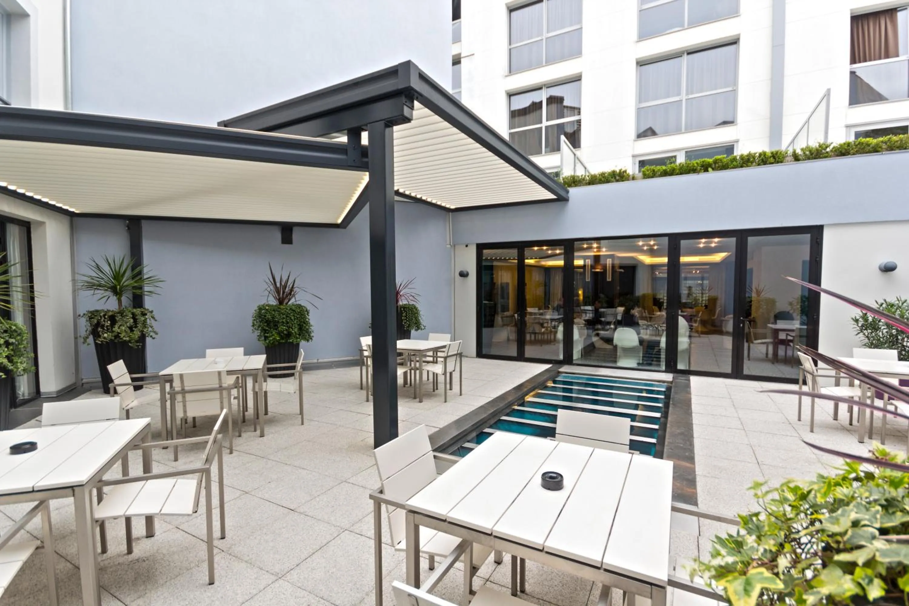 Patio in Le Rex Hôtel