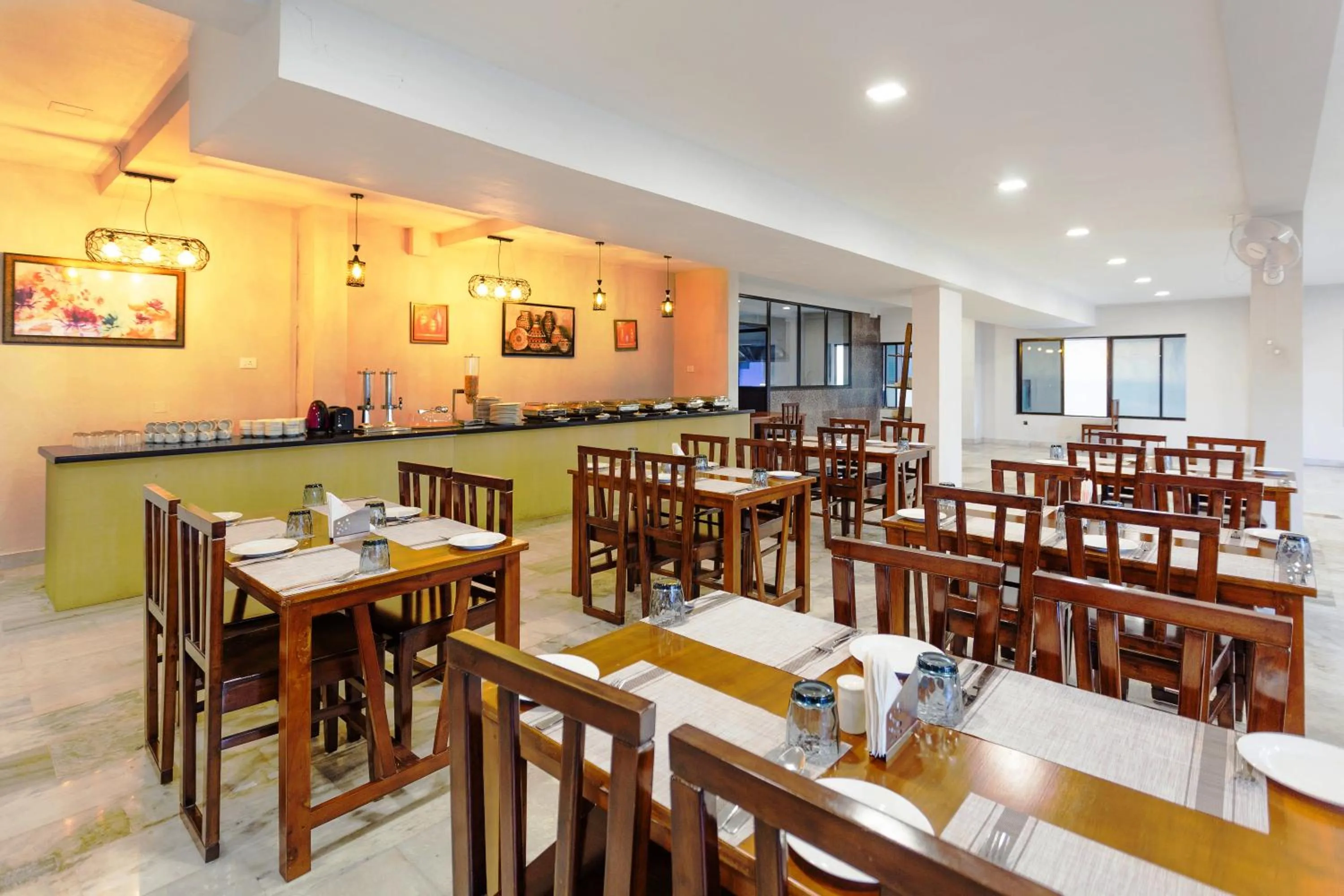Restaurant/places to eat in Nextel Inn, Calicut