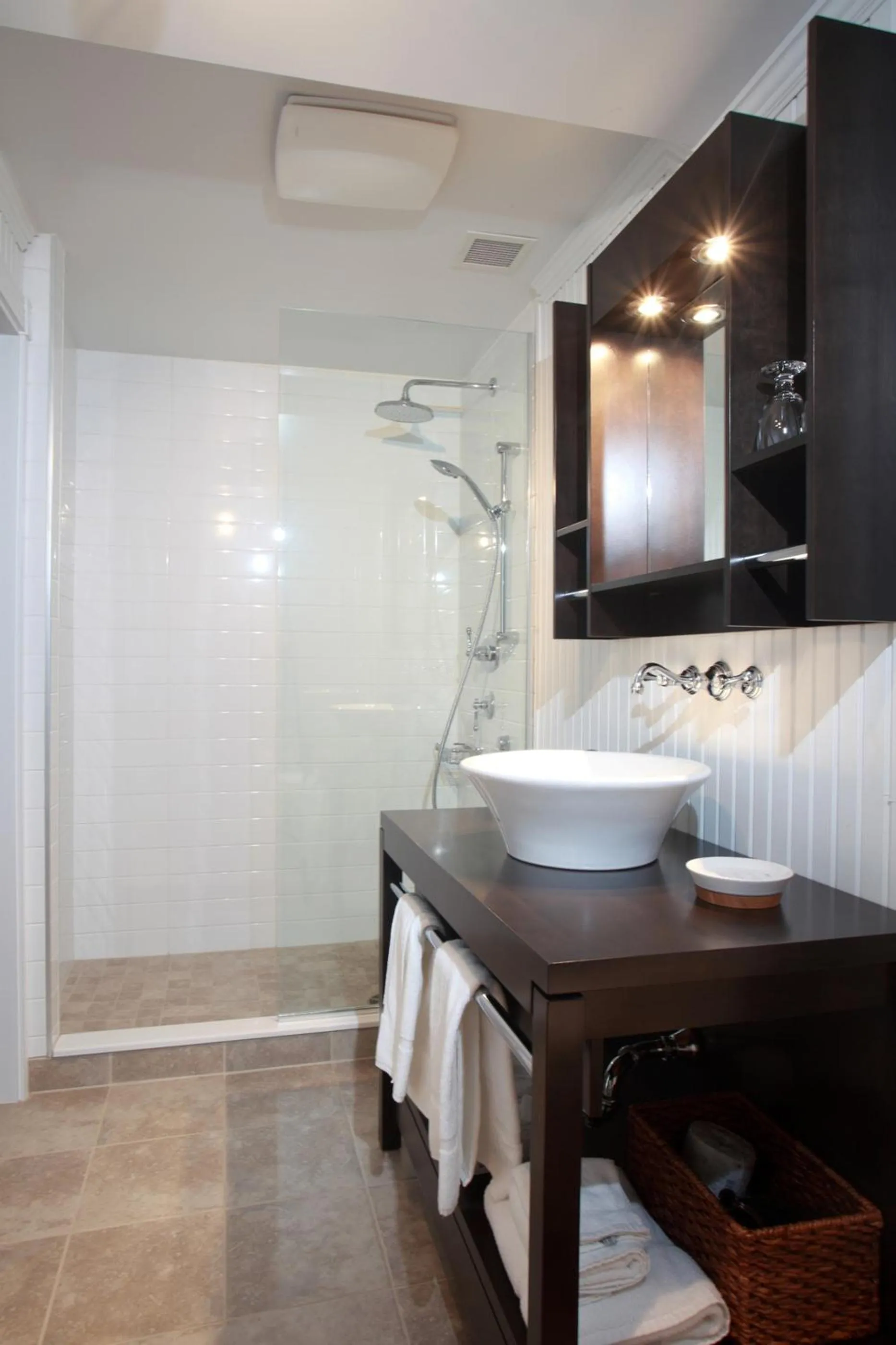 Shower in Village Historique de Val-Jalbert