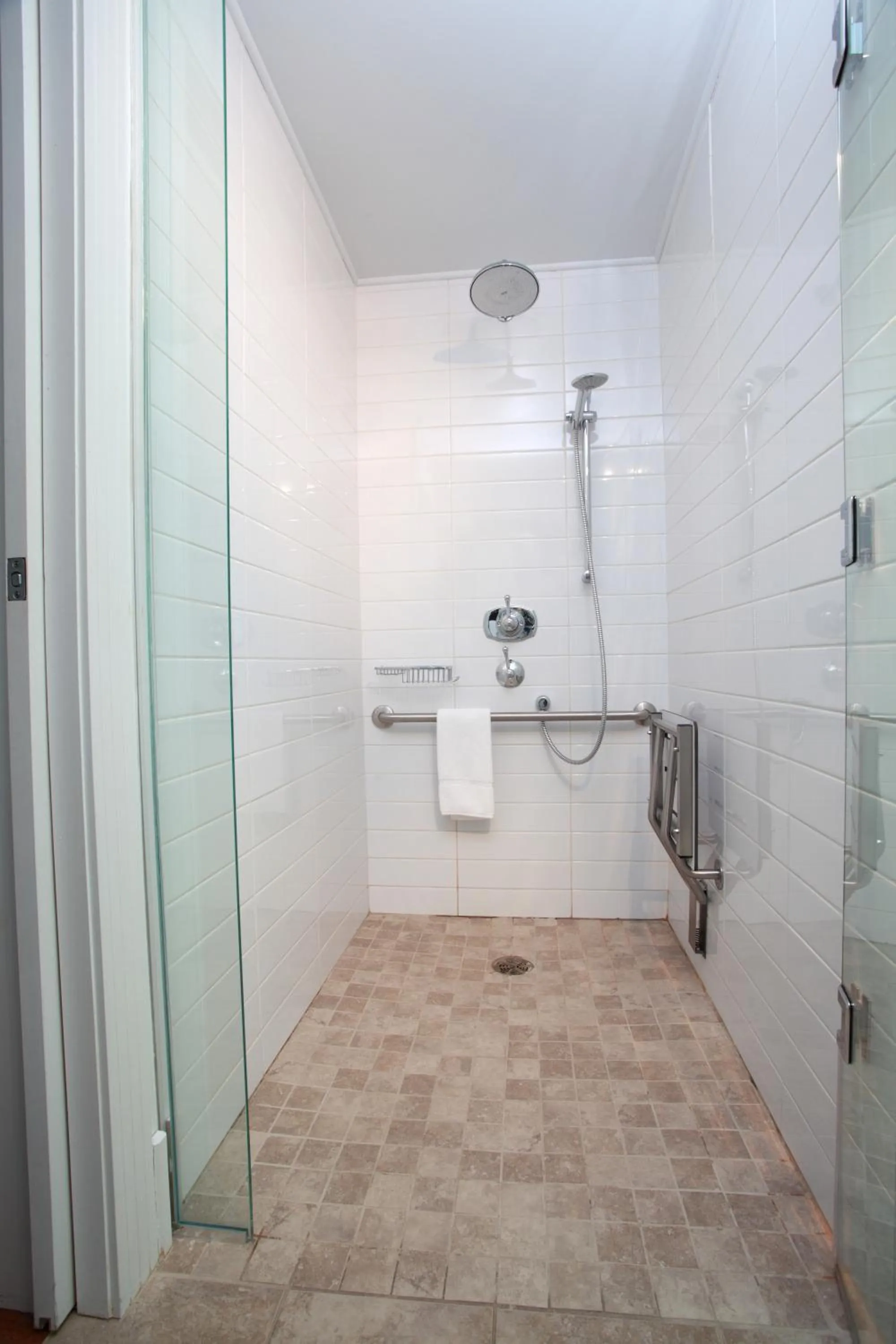 Shower in Village Historique de Val-Jalbert