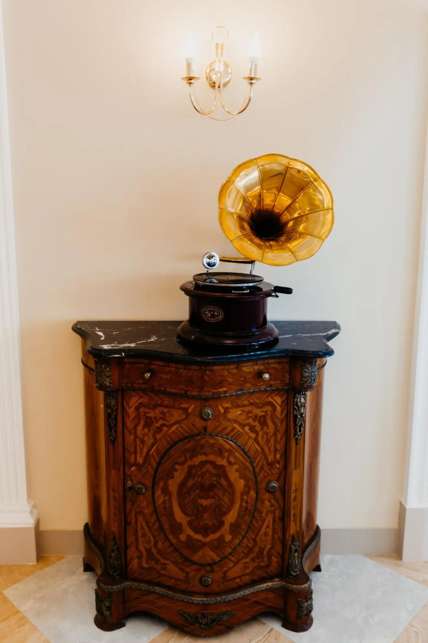 Decorative detail in Hotel Korczowa