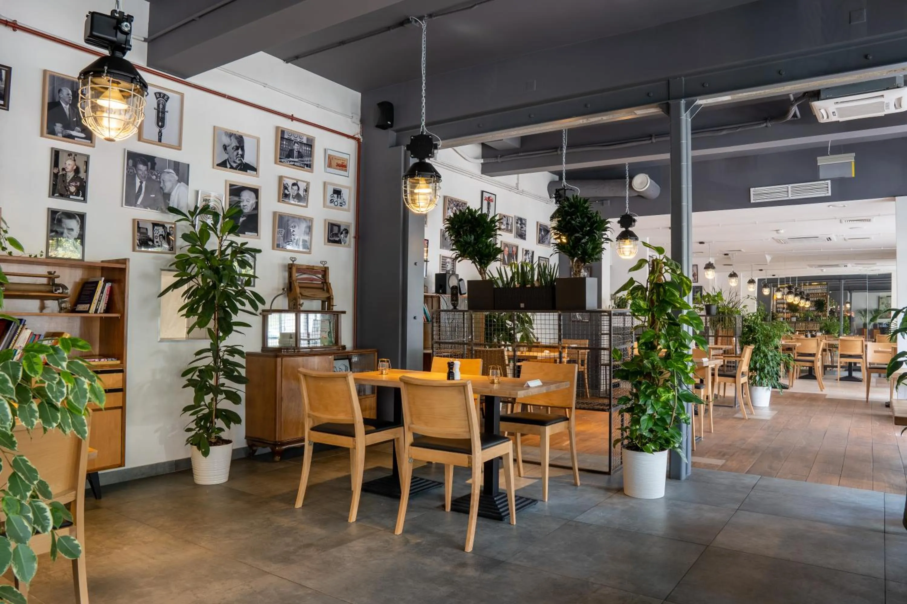 Restaurant/places to eat in Hotel Mokotów