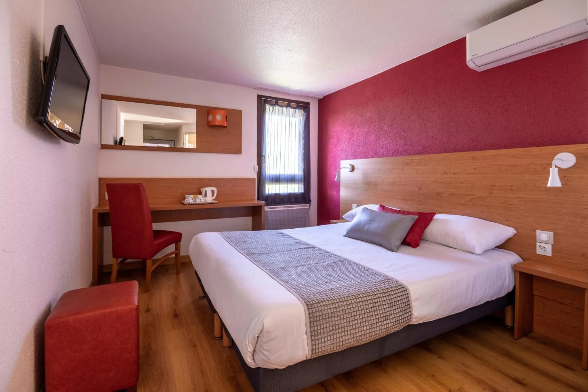 Bed in The Originals City, Hôtel Mâcon Sud