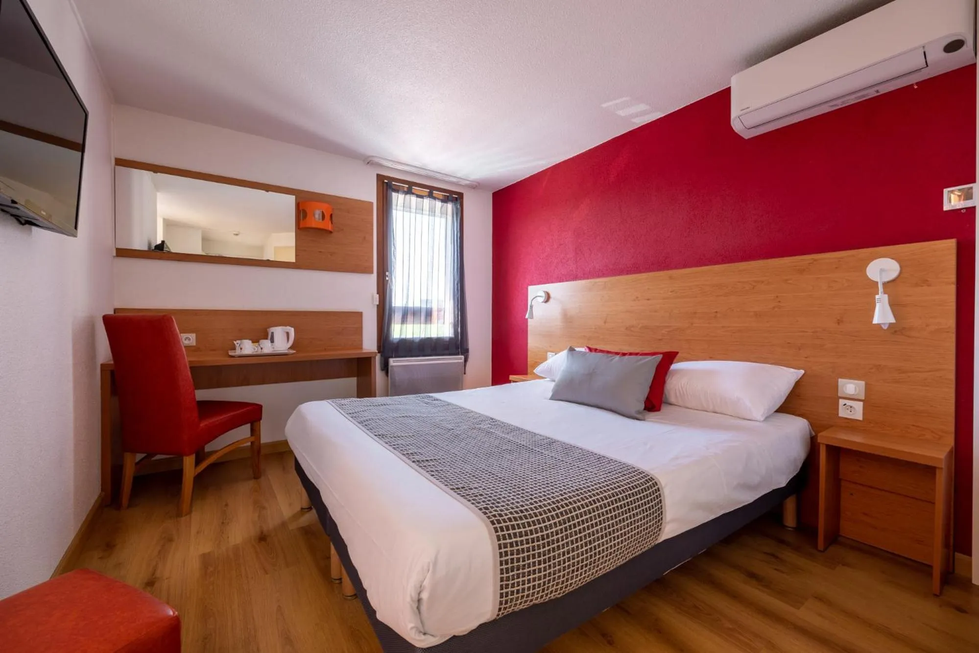 Bed in The Originals City, Hôtel Mâcon Sud