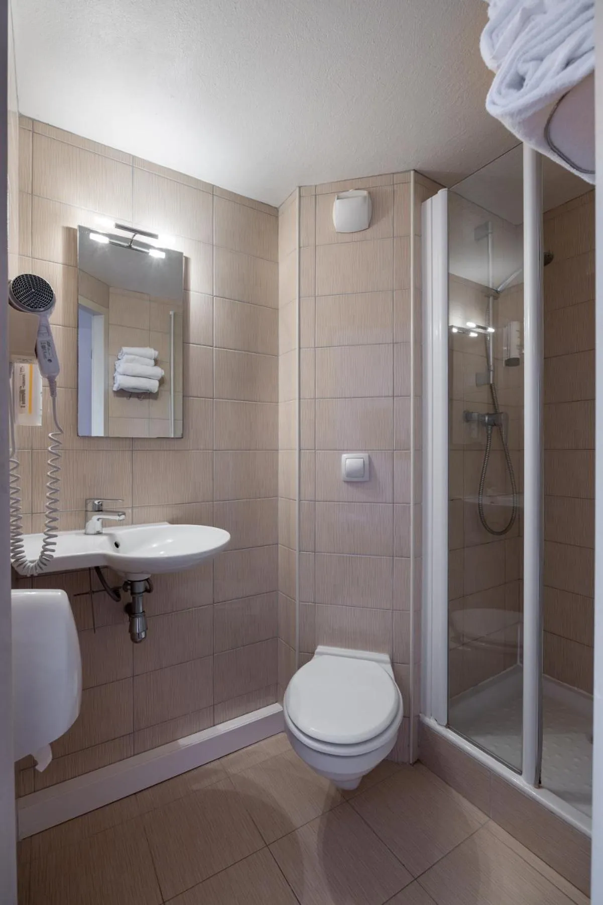 Shower in The Originals City, Hôtel Mâcon Sud