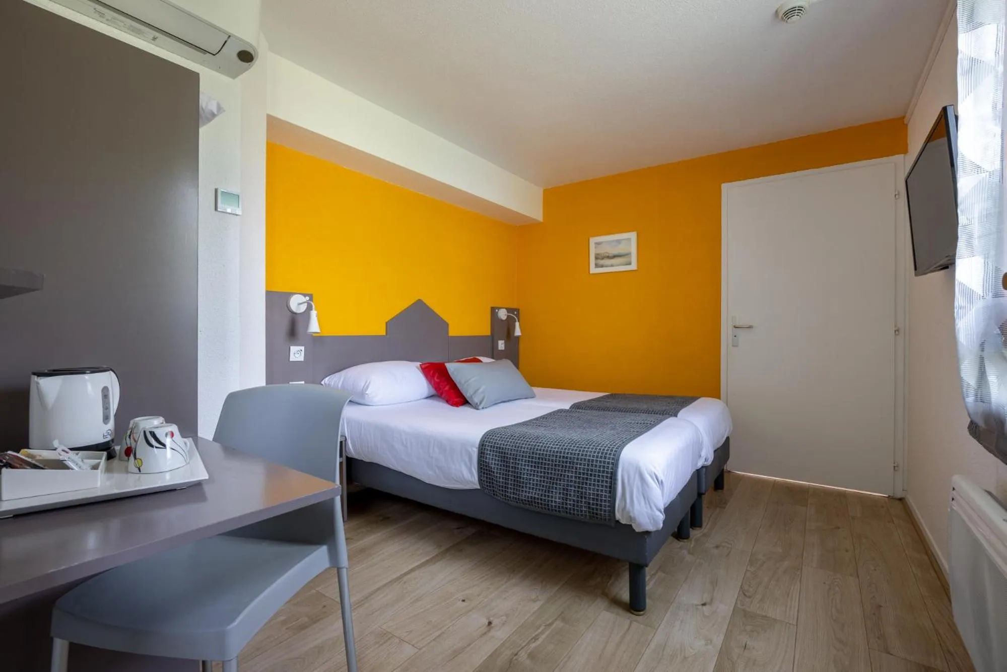 Bed in The Originals City, Hôtel Mâcon Sud