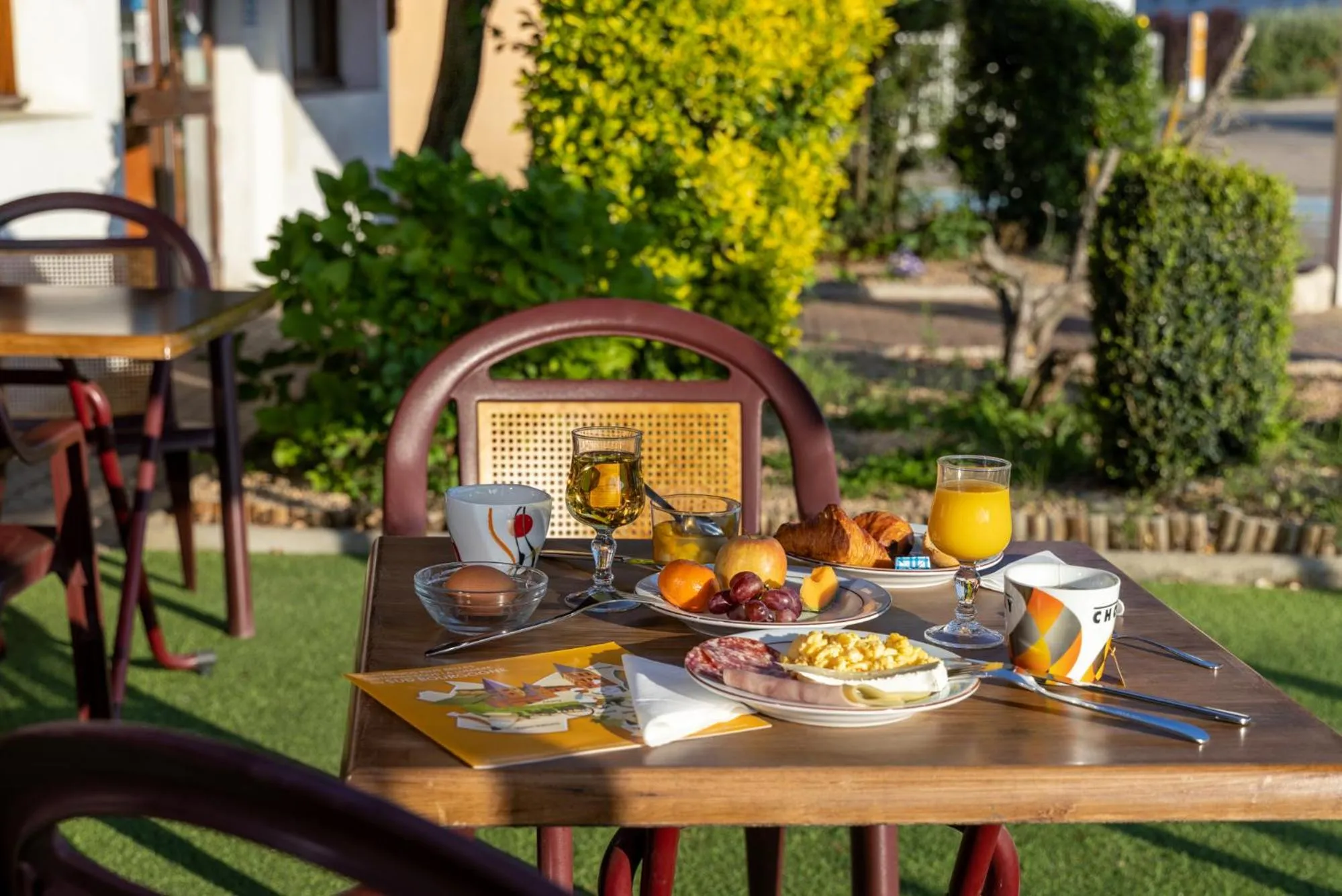 Balcony/Terrace in The Originals City, Hôtel Mâcon Sud