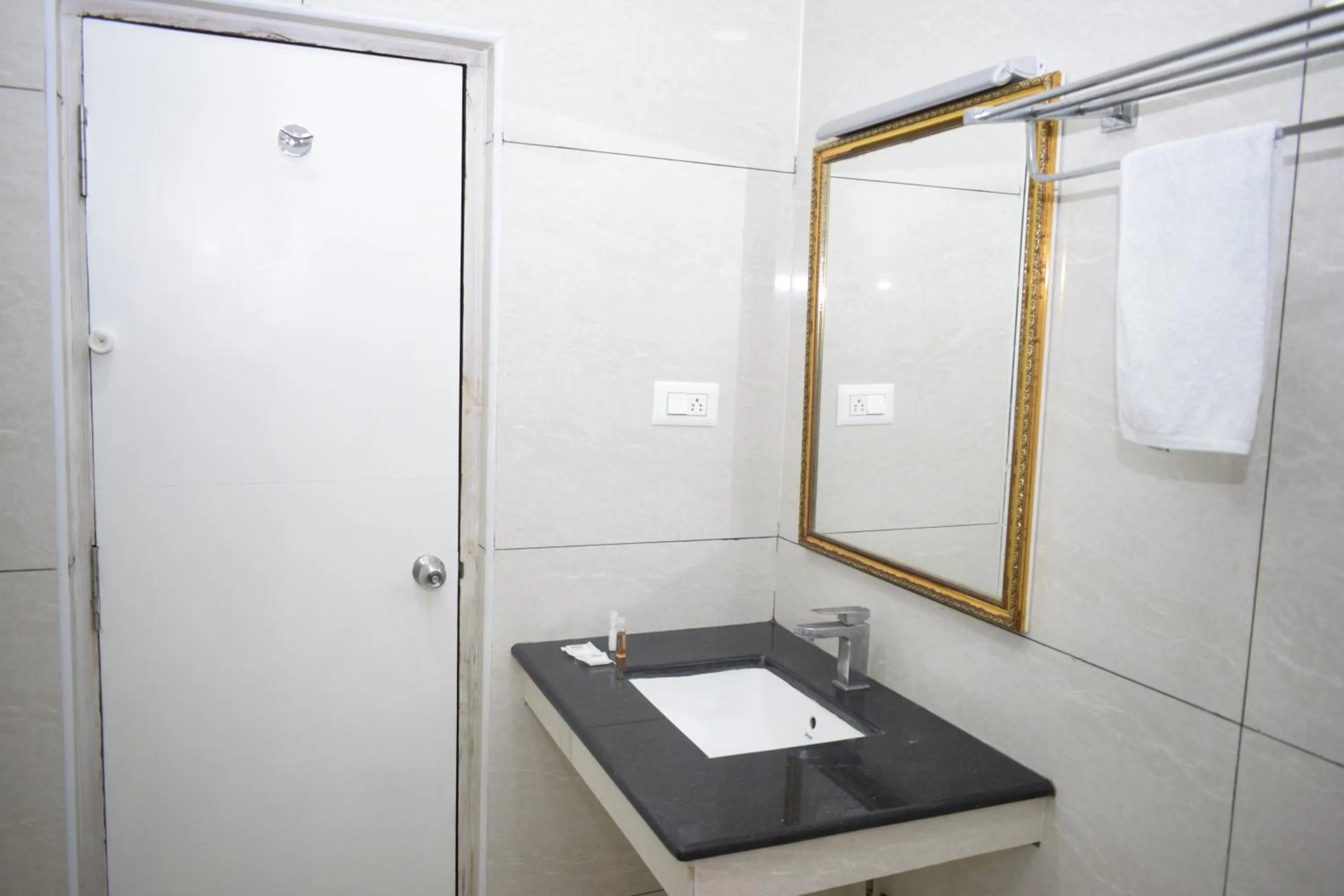Bathroom in I Residency