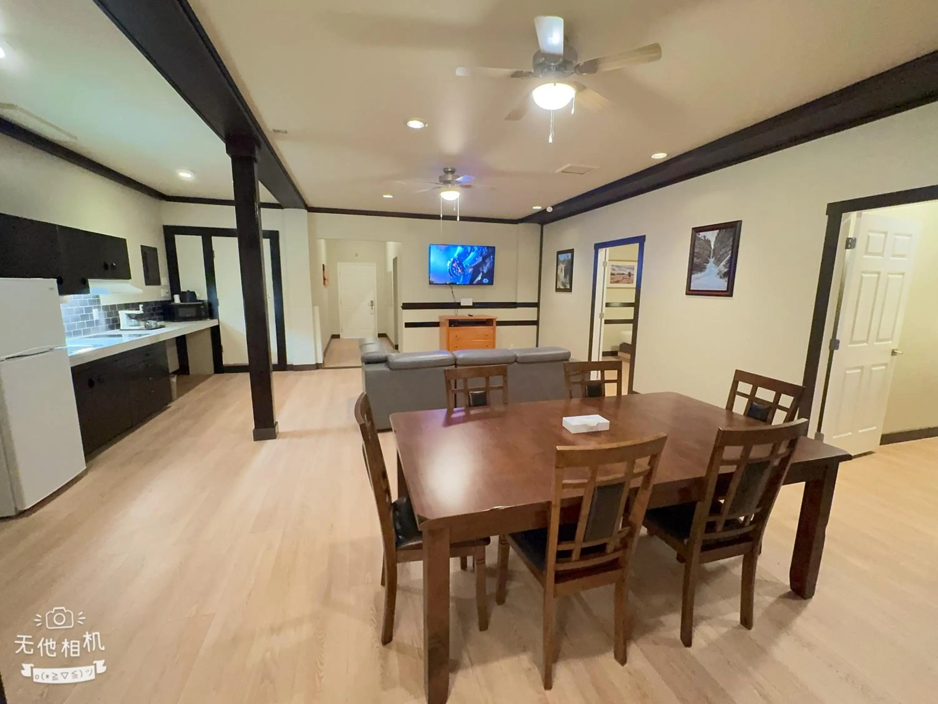 Dining area in Wells Gray Inn