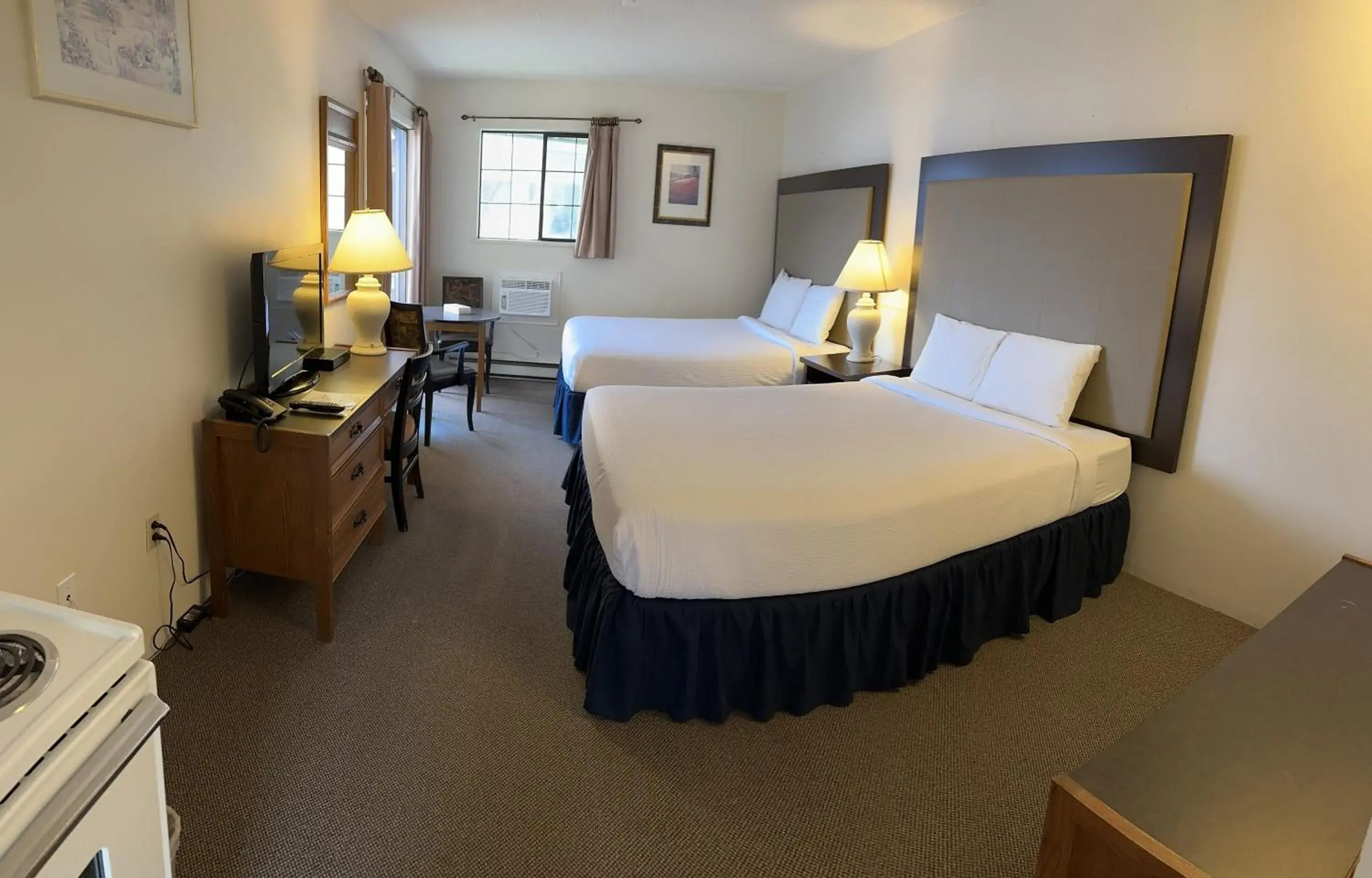 Two Queen Kitchenette in Wessex Inn By The Sea Two Queen Kitchenette in Wessex Inn By The Sea