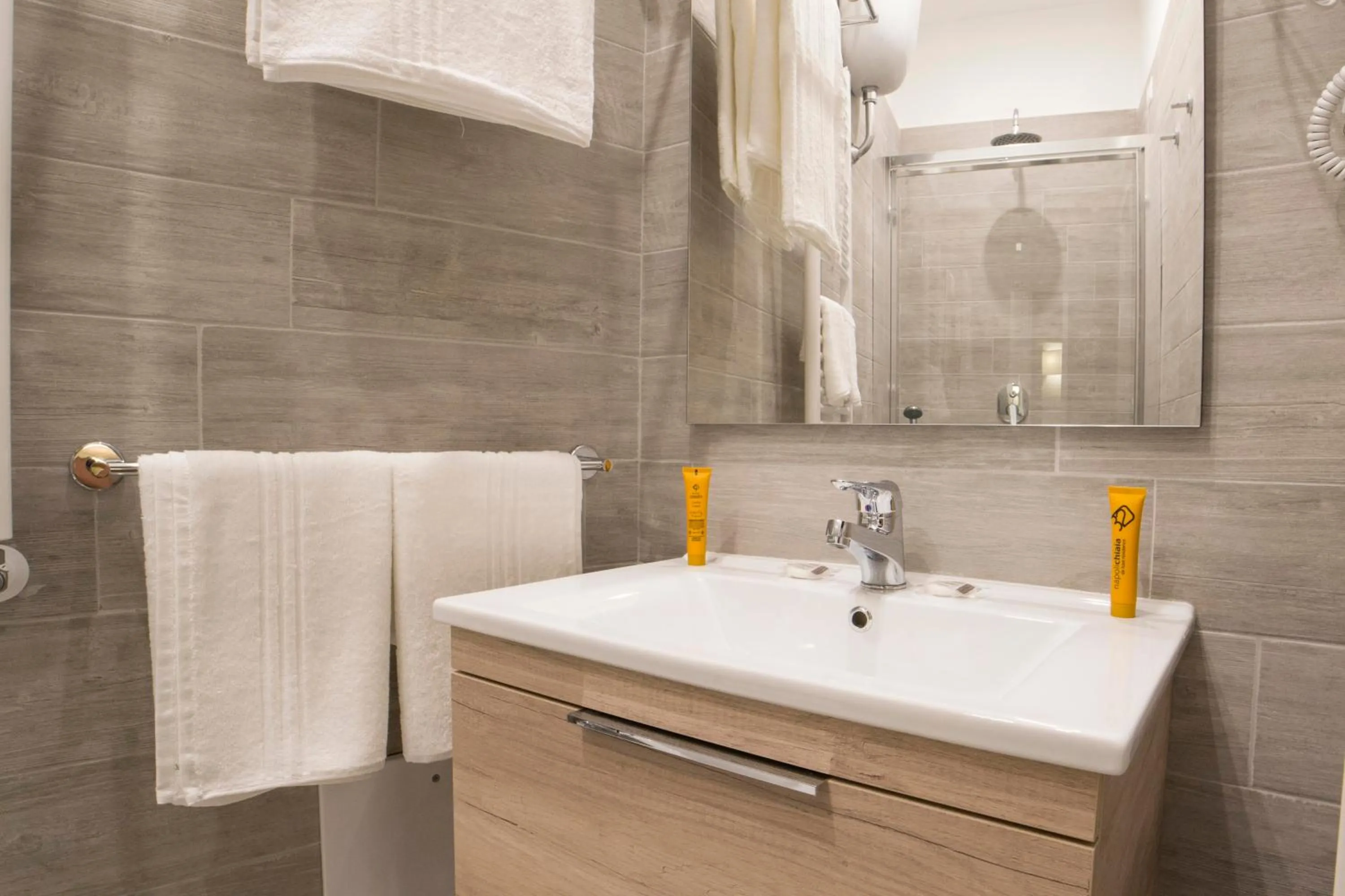 Shower in Morelli suite