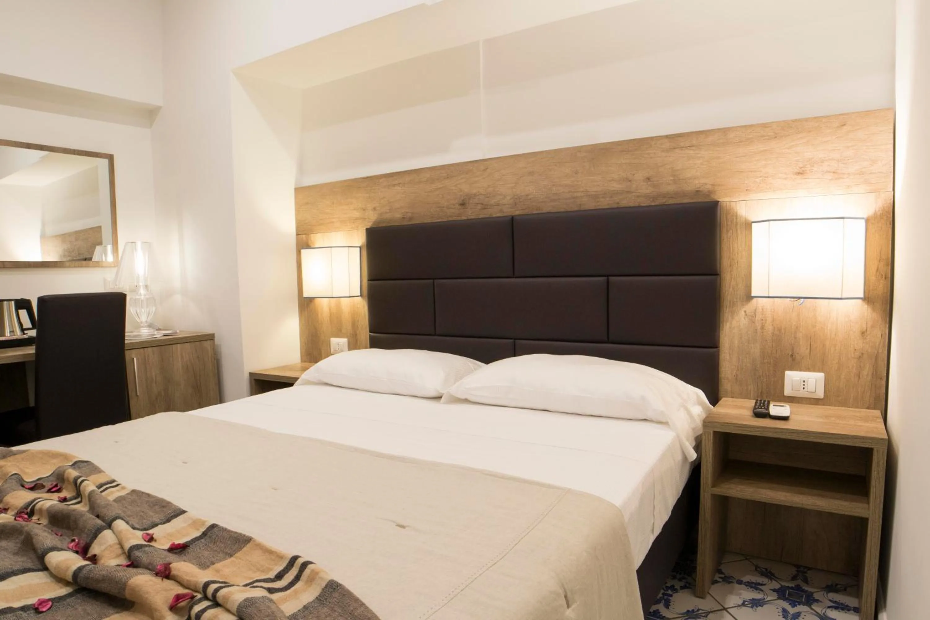 Photo of the whole room, Bed in Morelli suite