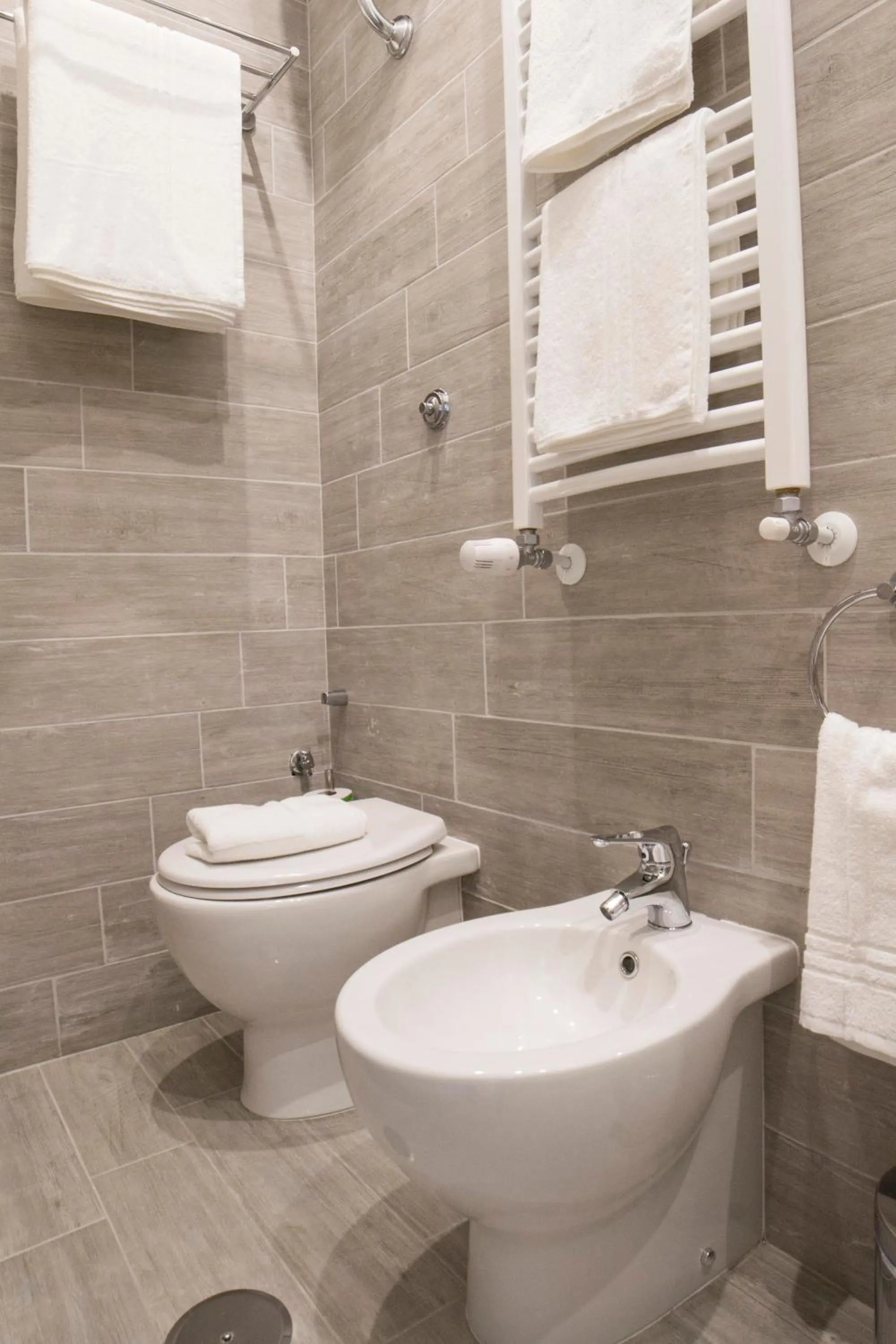 Shower in Morelli suite