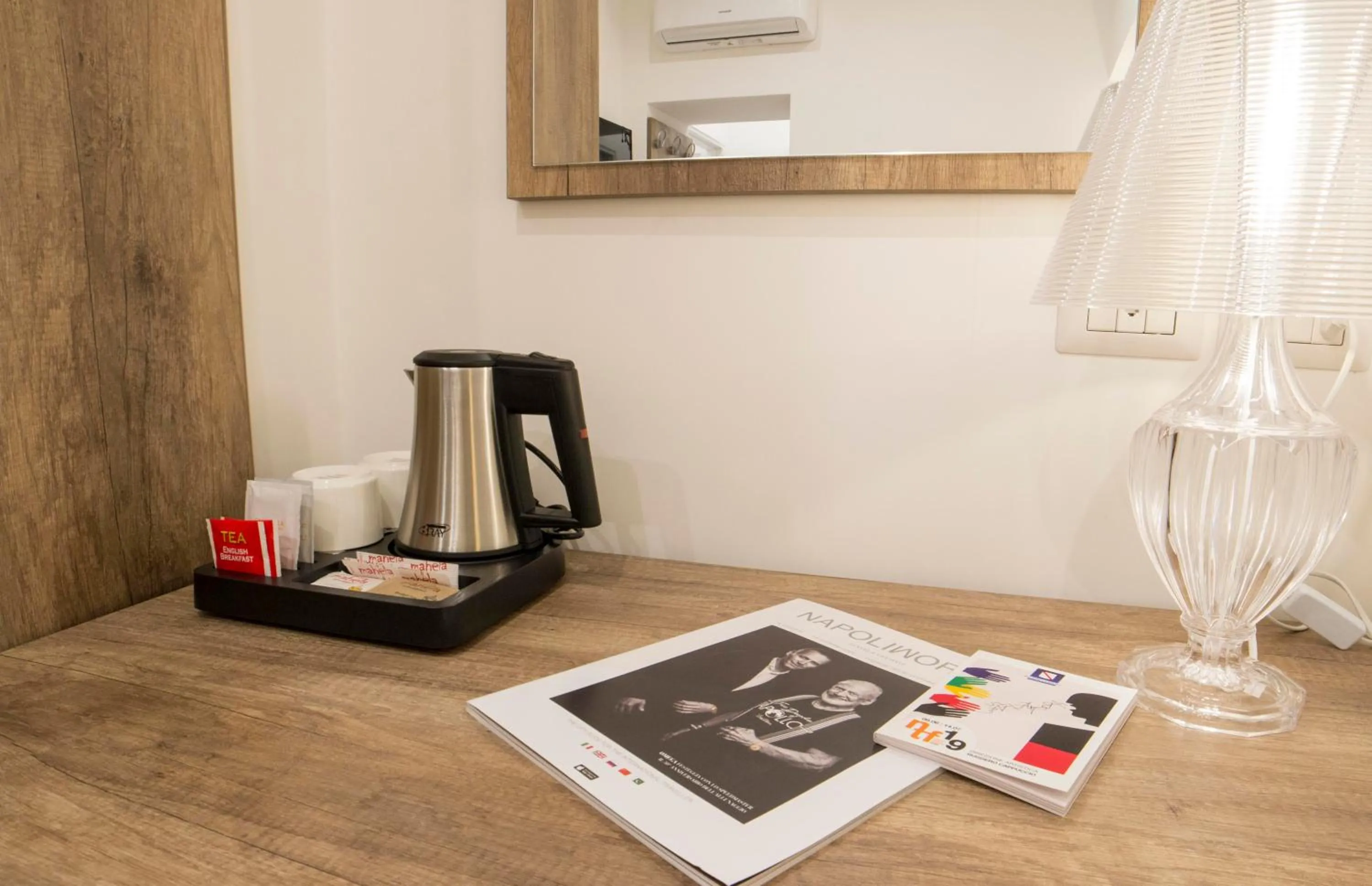 Coffee/tea facilities in Morelli suite