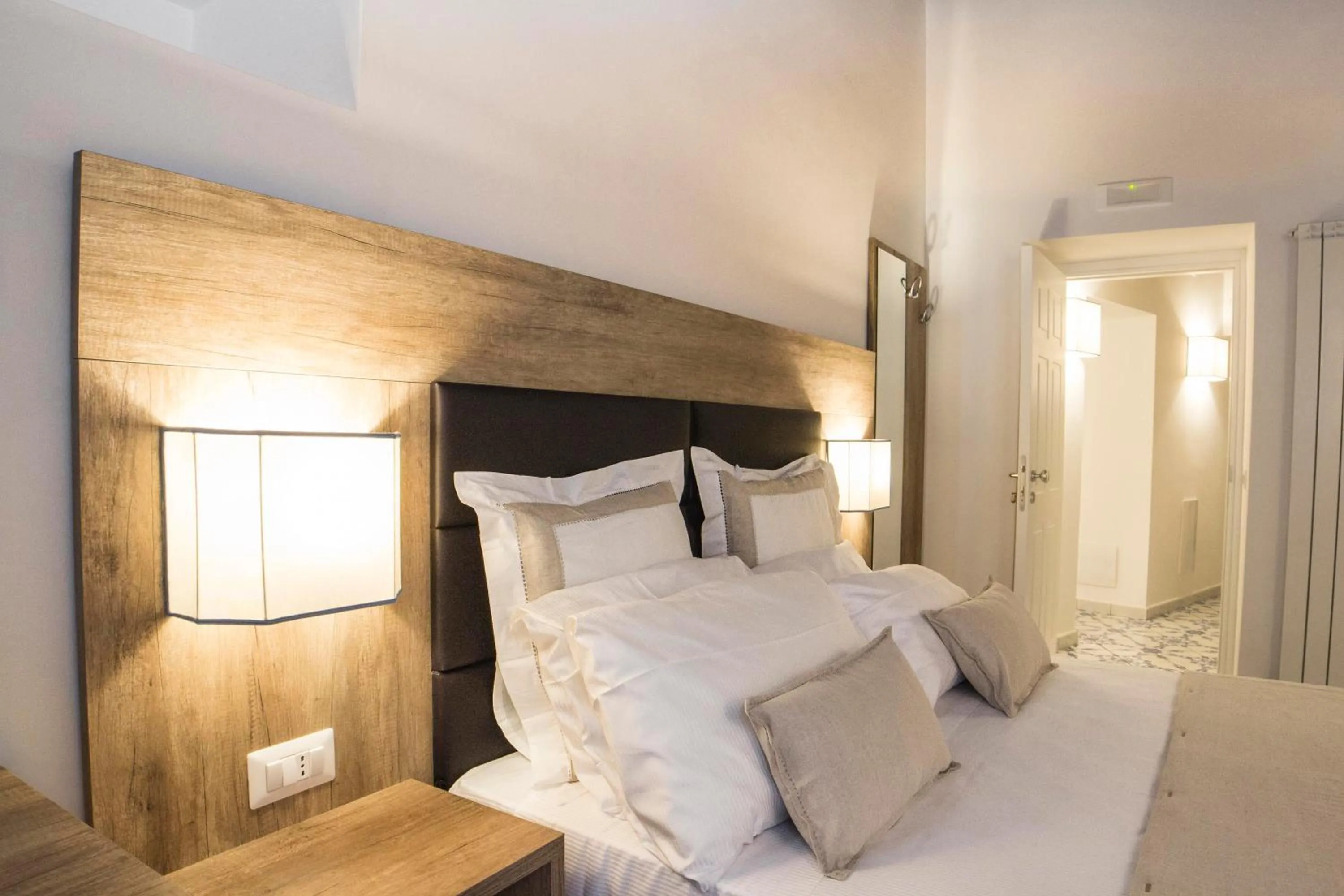 Photo of the whole room, Bed in Morelli suite