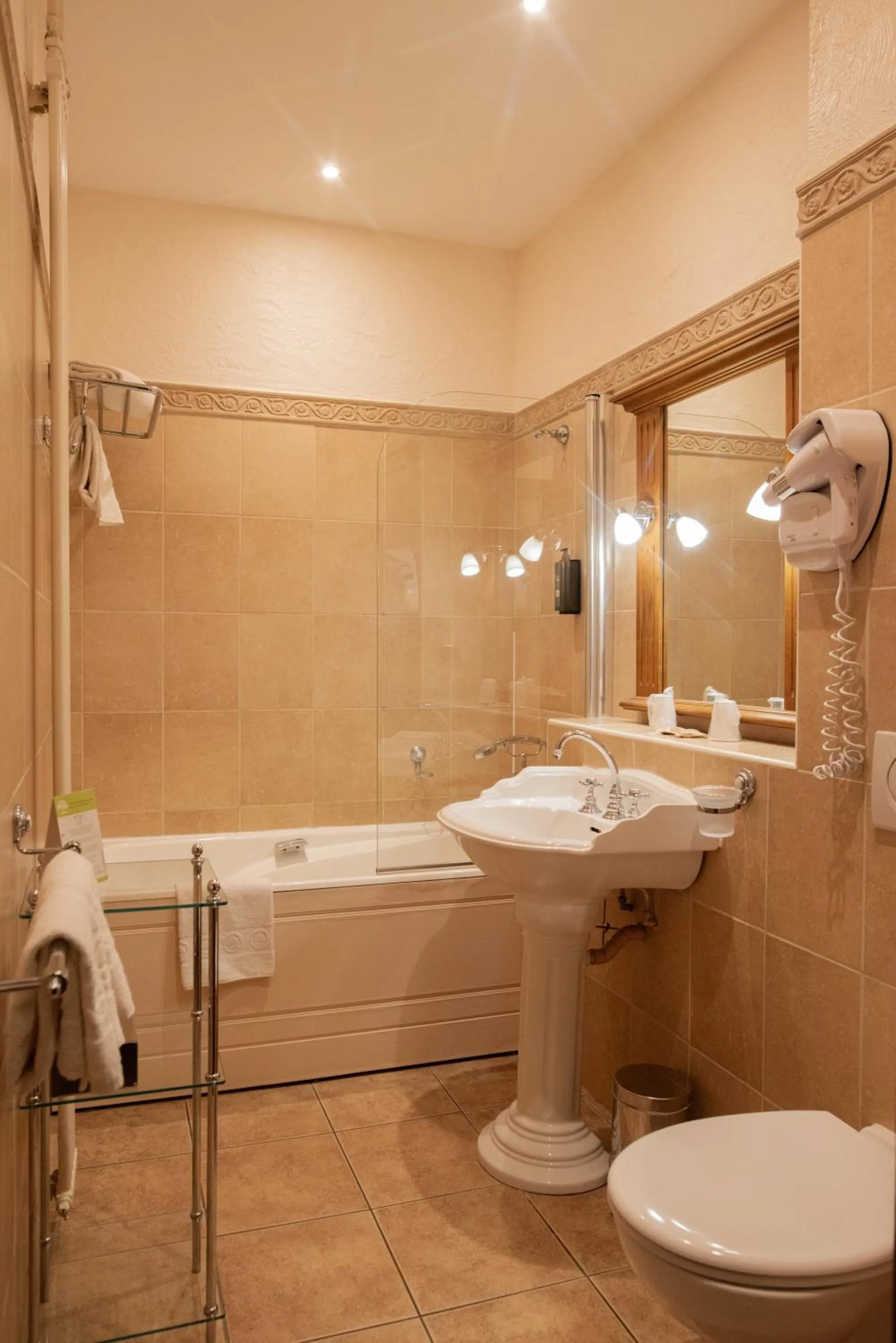 Bath in Château des Comtes de Challes